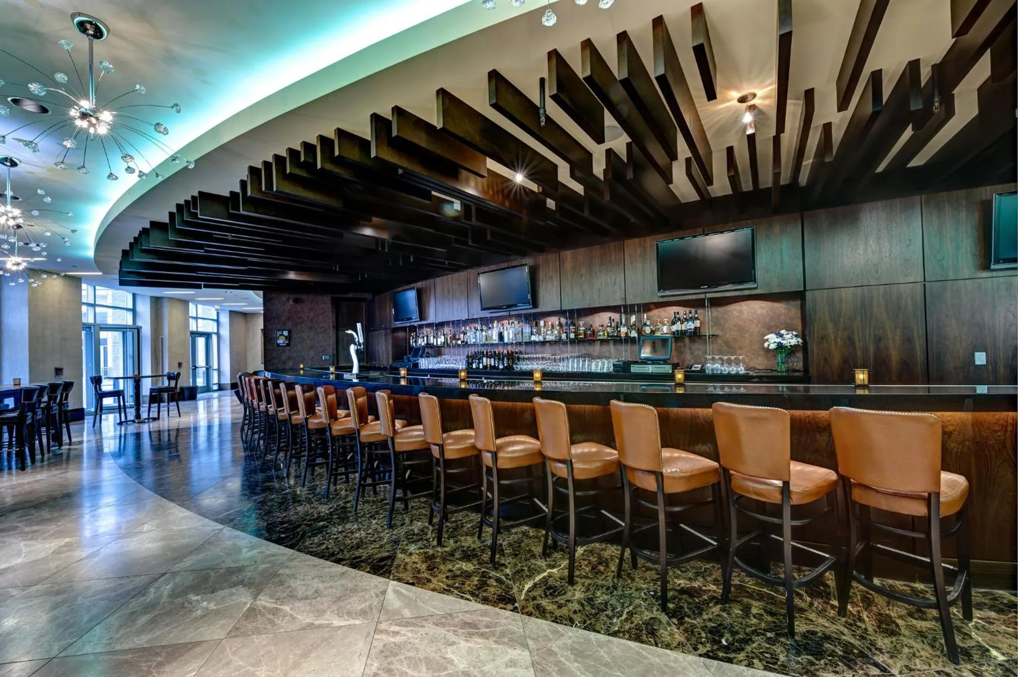 Lounge or bar in Loews Chicago O'Hare Hotel