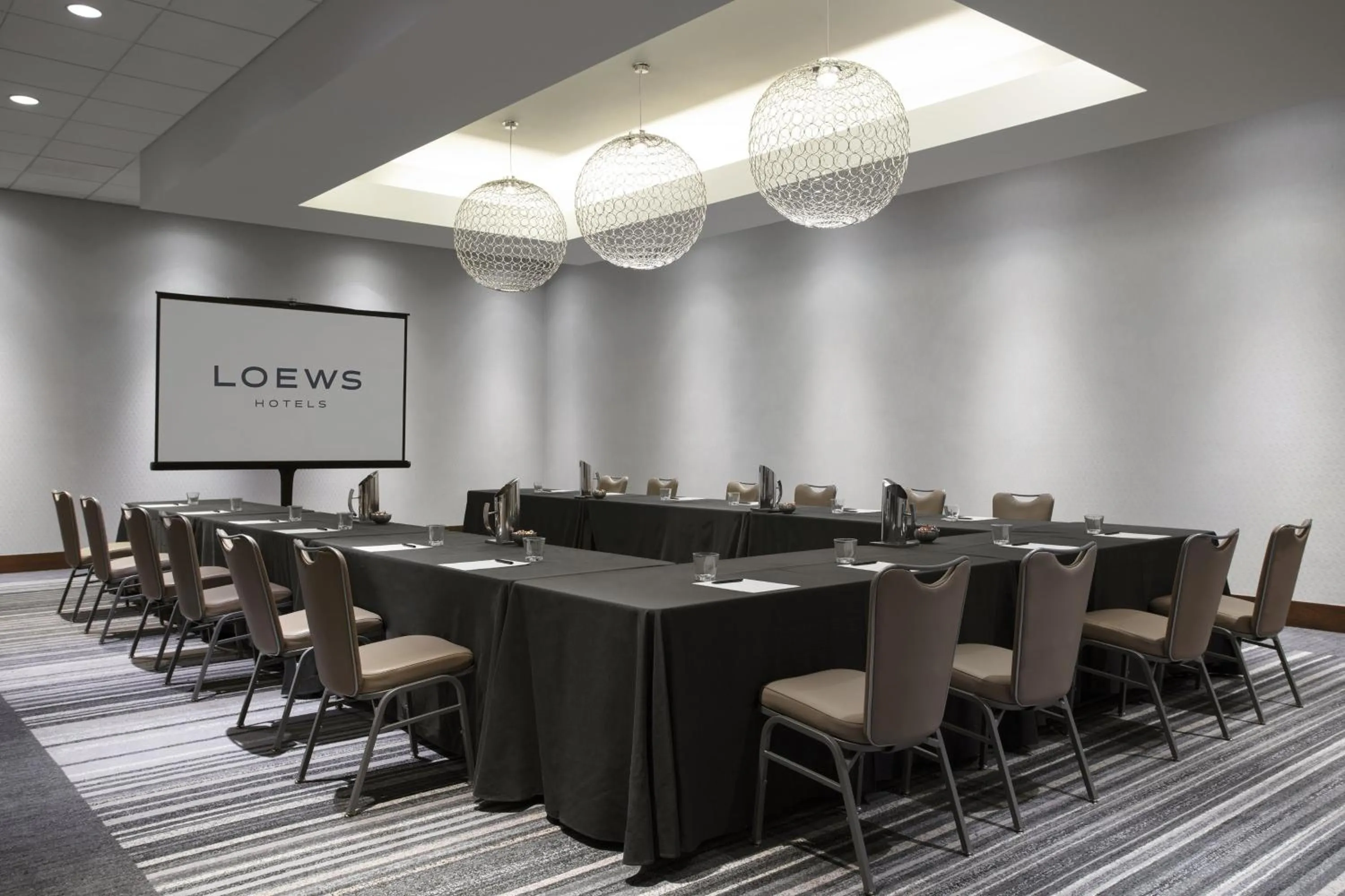 Meeting/conference room in Loews Chicago O'Hare Hotel