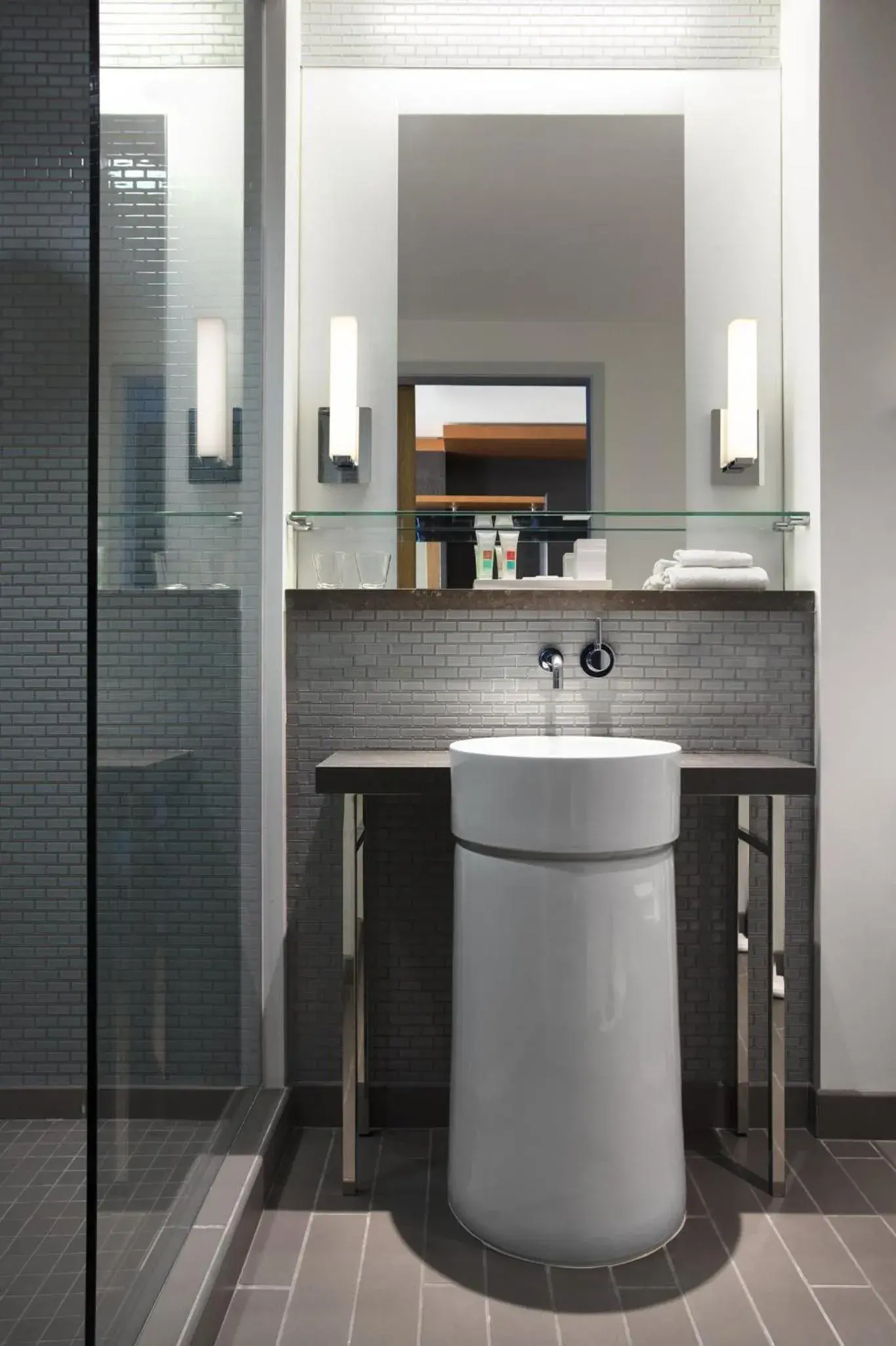 Luxury King Mobility/Hearing Accessible Roll-in Shower in Loews Chicago O'Hare Hotel Luxury King Mobility/Hearing Accessible Roll-in Shower in Loews Chicago O'Hare Hotel