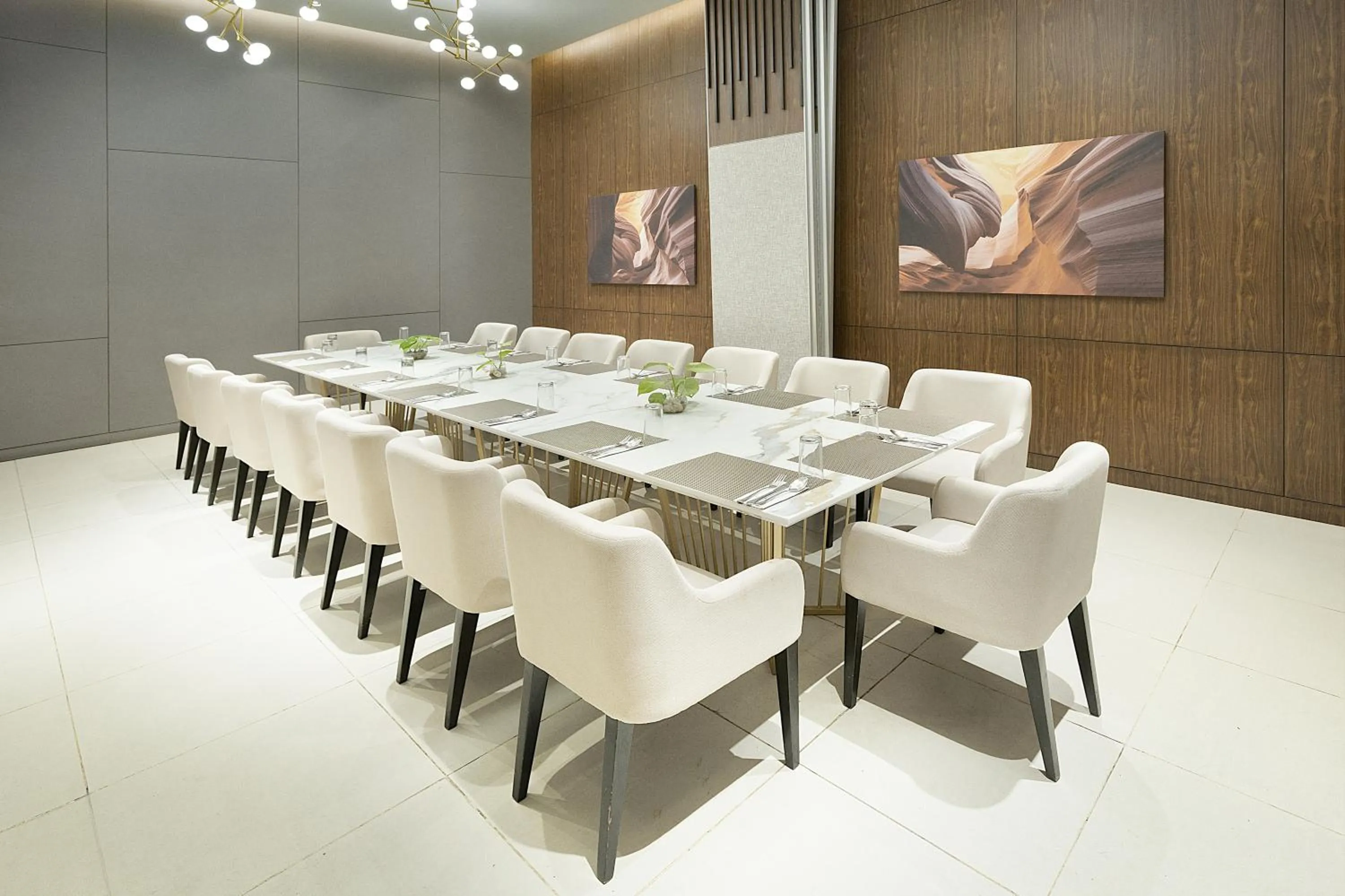 Restaurant/places to eat in Grand Summit Hotel General Santos