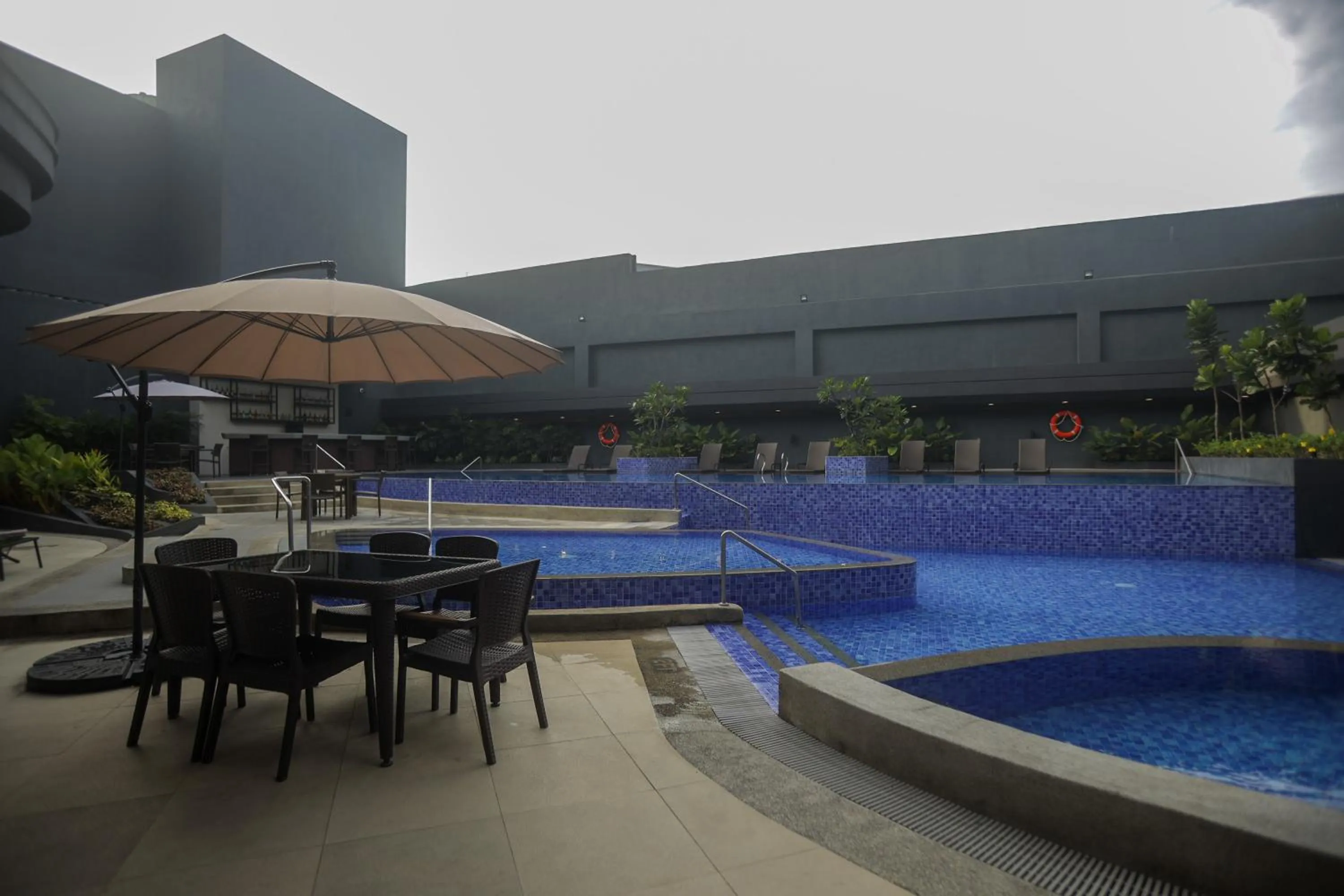 Swimming pool in Grand Summit Hotel General Santos