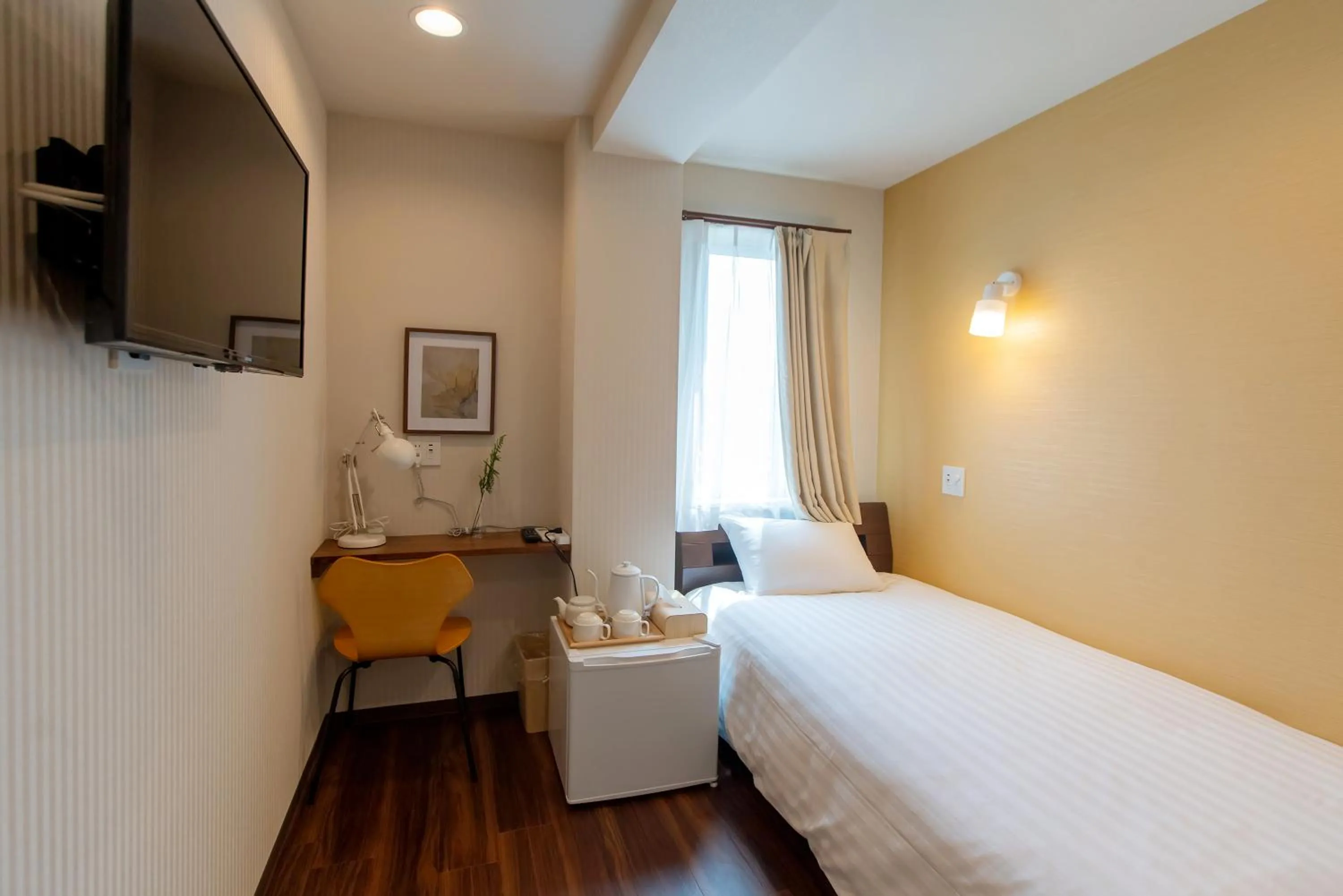 Photo of the whole room, Bed in Artsy Inn