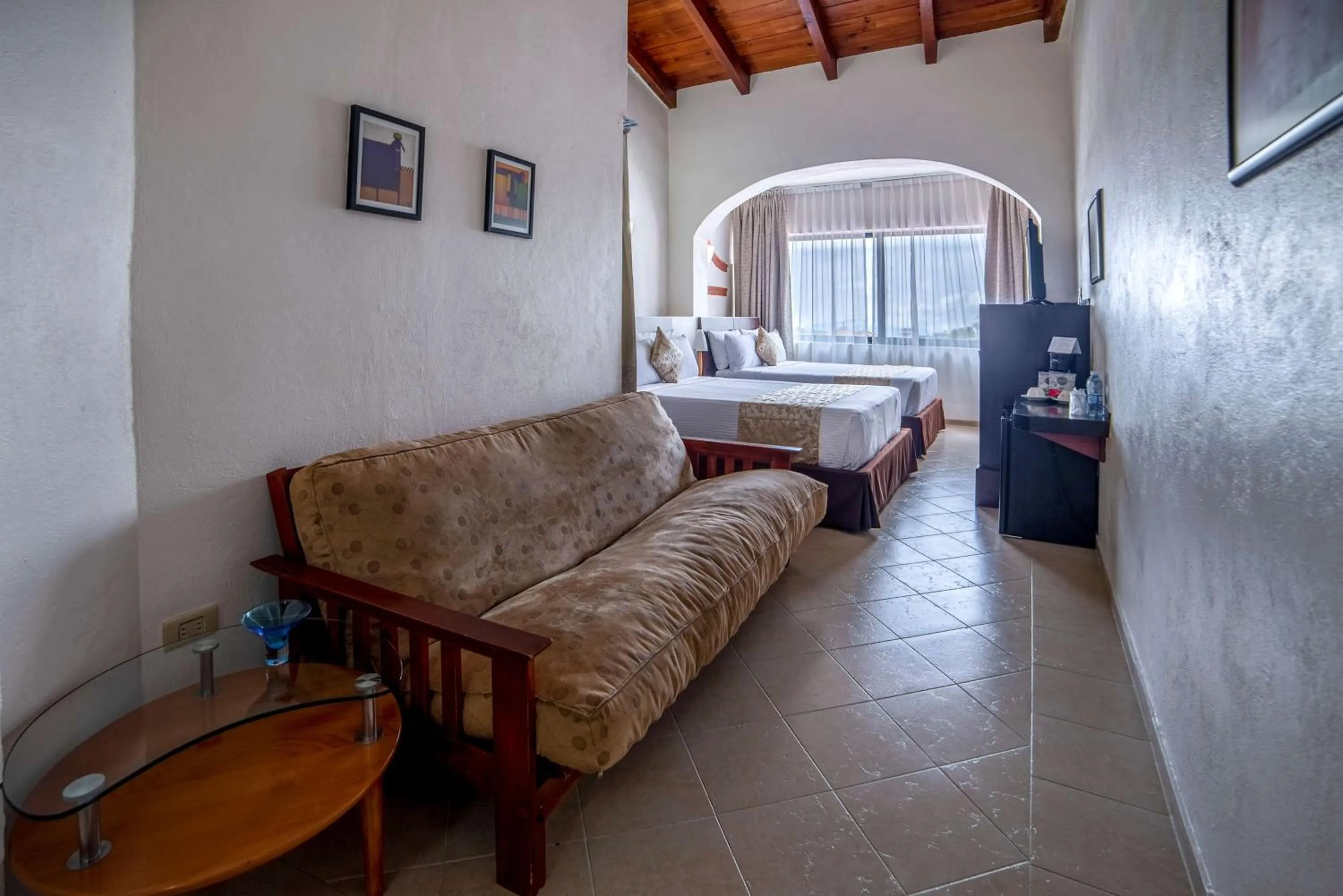 Photo of the whole room, Bed in Best Western Taxco