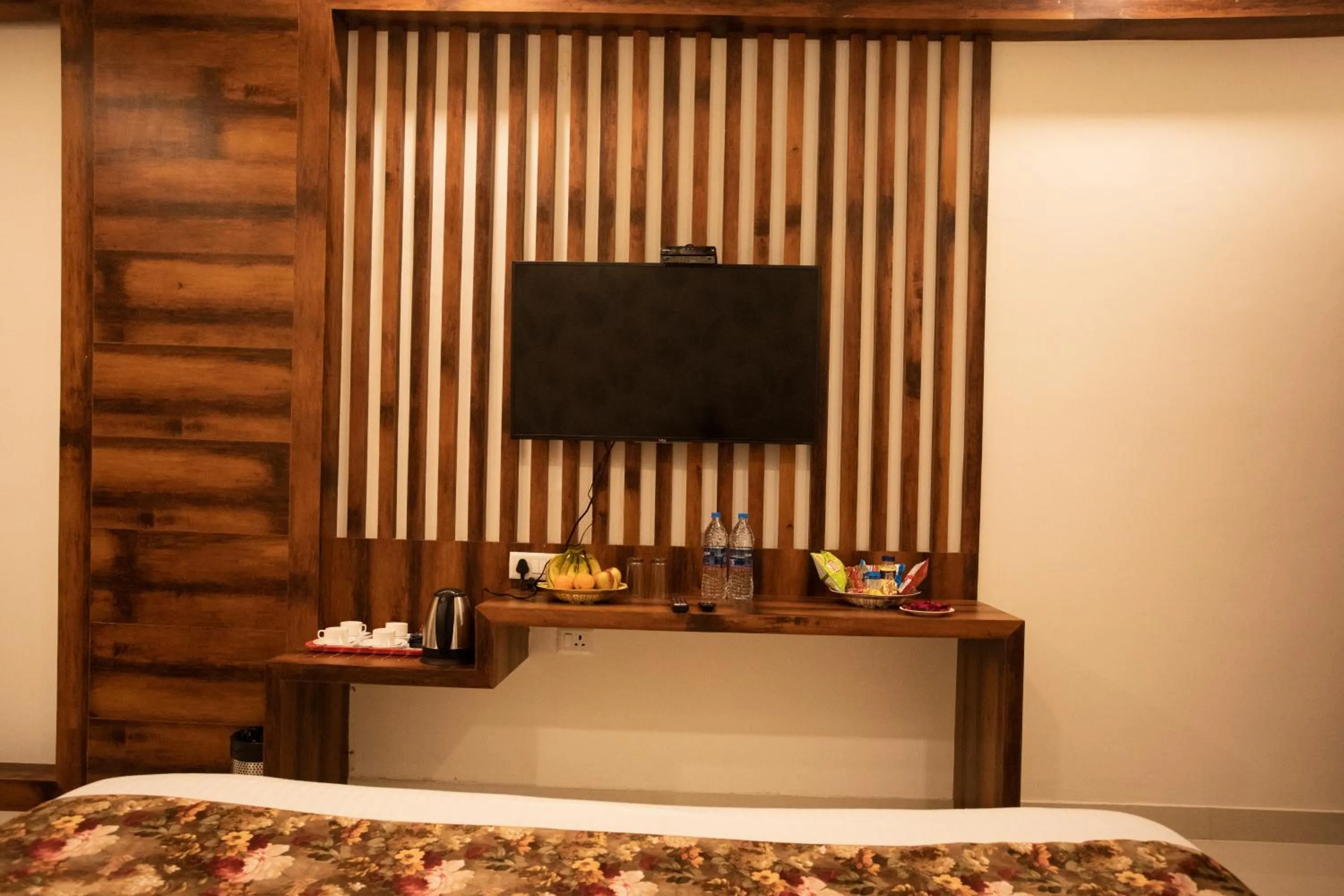 TV and multimedia, Bed in Hotel Bhairav Bagh with Swimming Pool