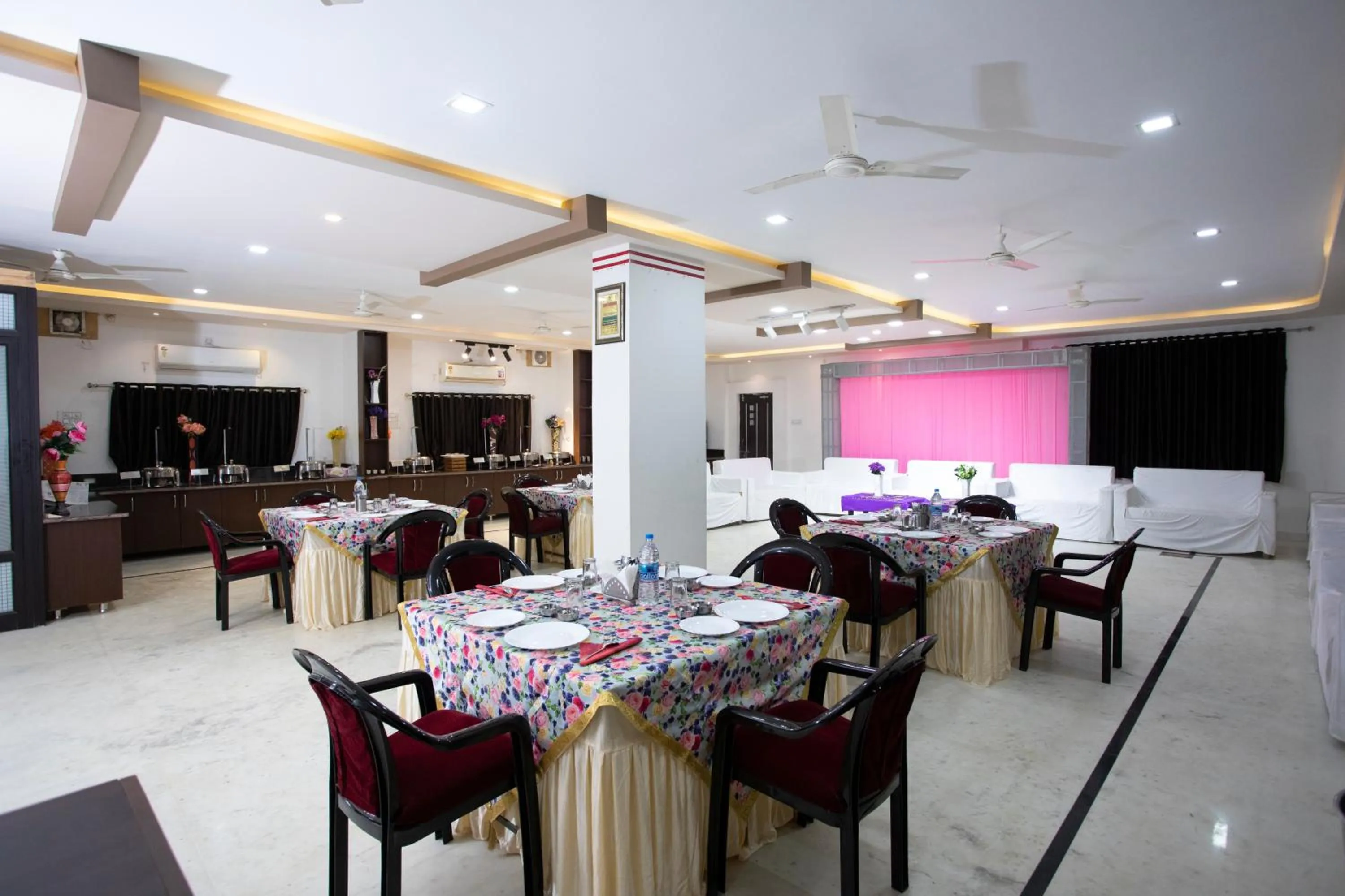 Restaurant/places to eat in Hotel Bhairav Bagh with Swimming Pool