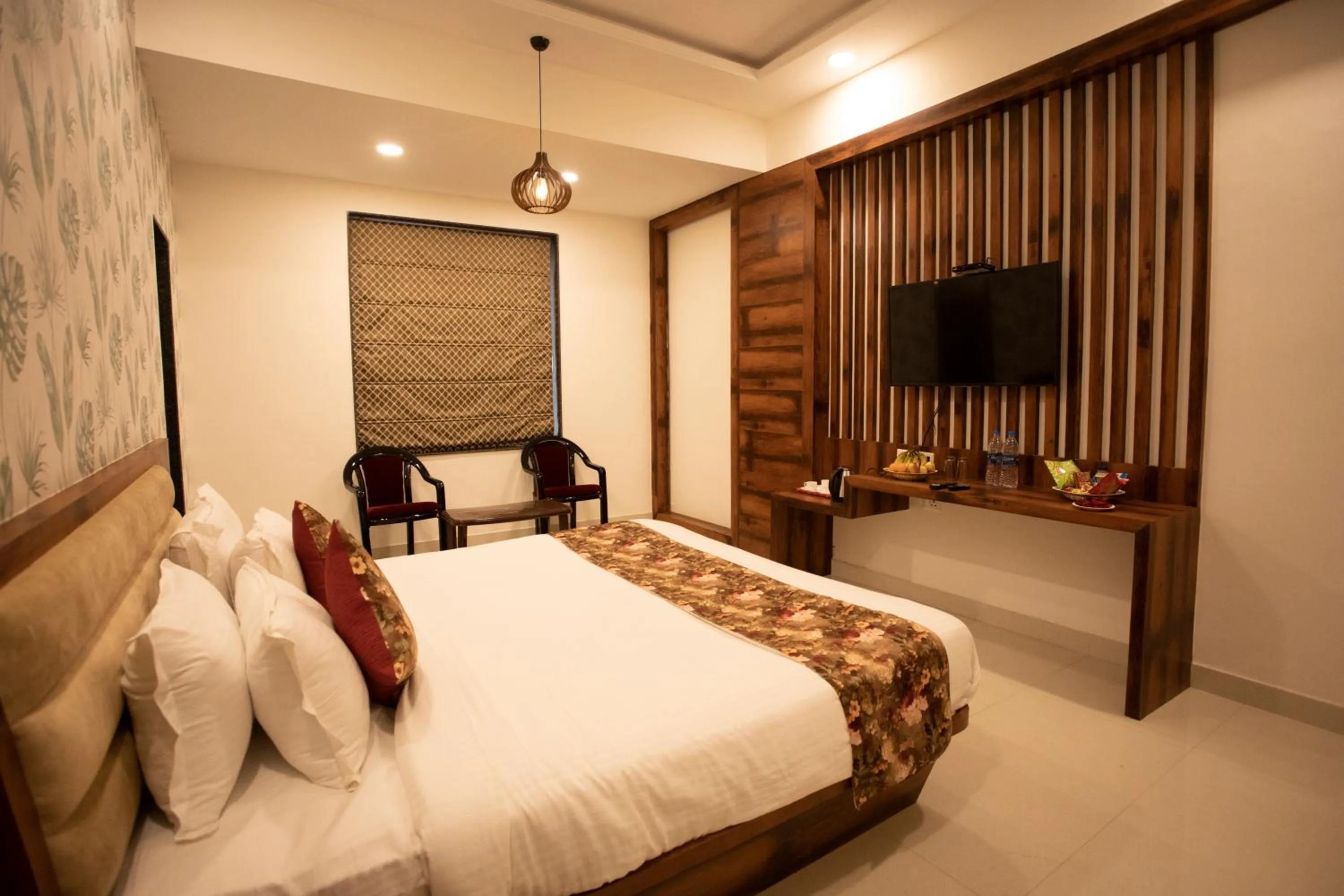 Bed in Hotel Bhairav Bagh with Swimming Pool