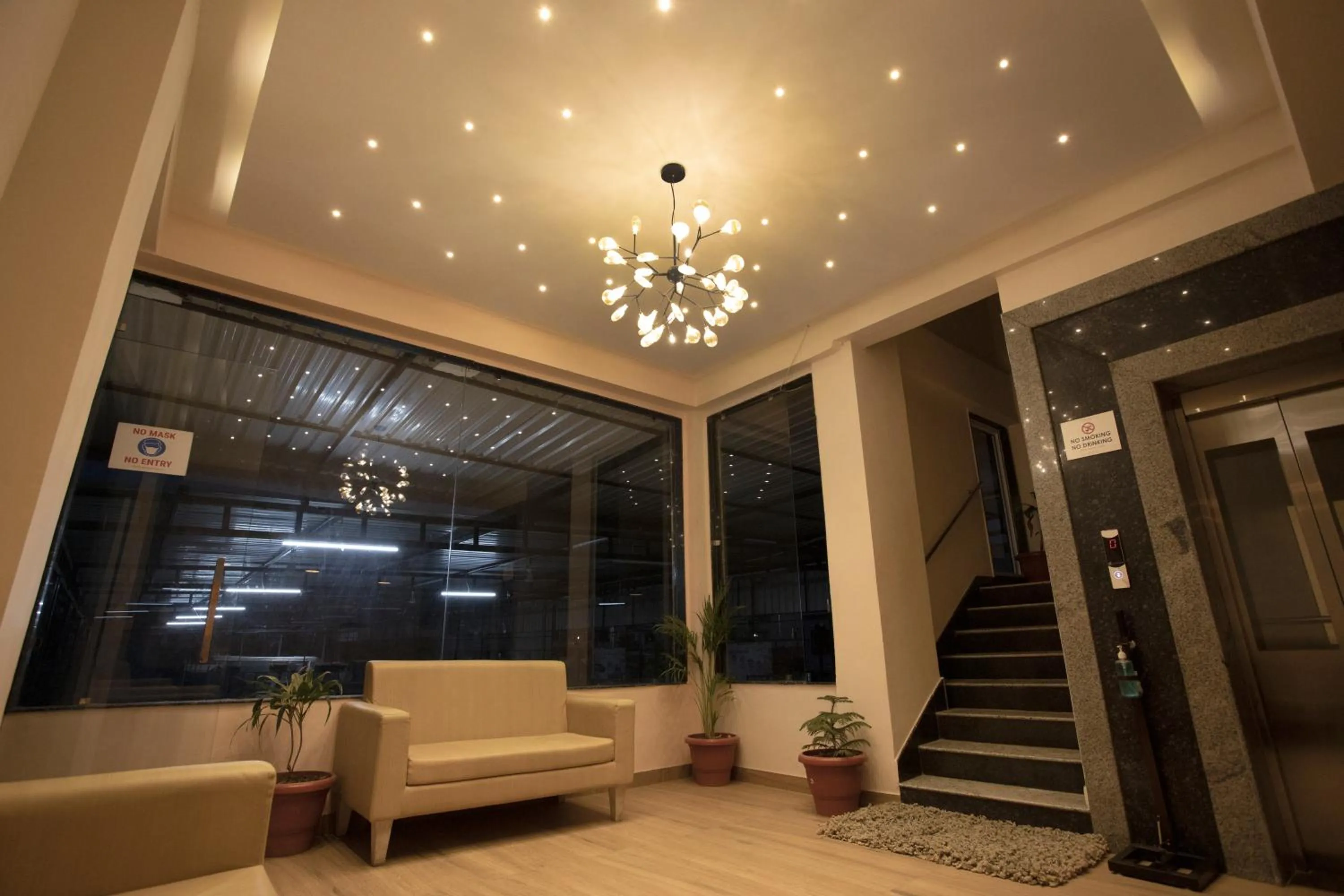 Lobby or reception in Hotel Bhairav Bagh with Swimming Pool