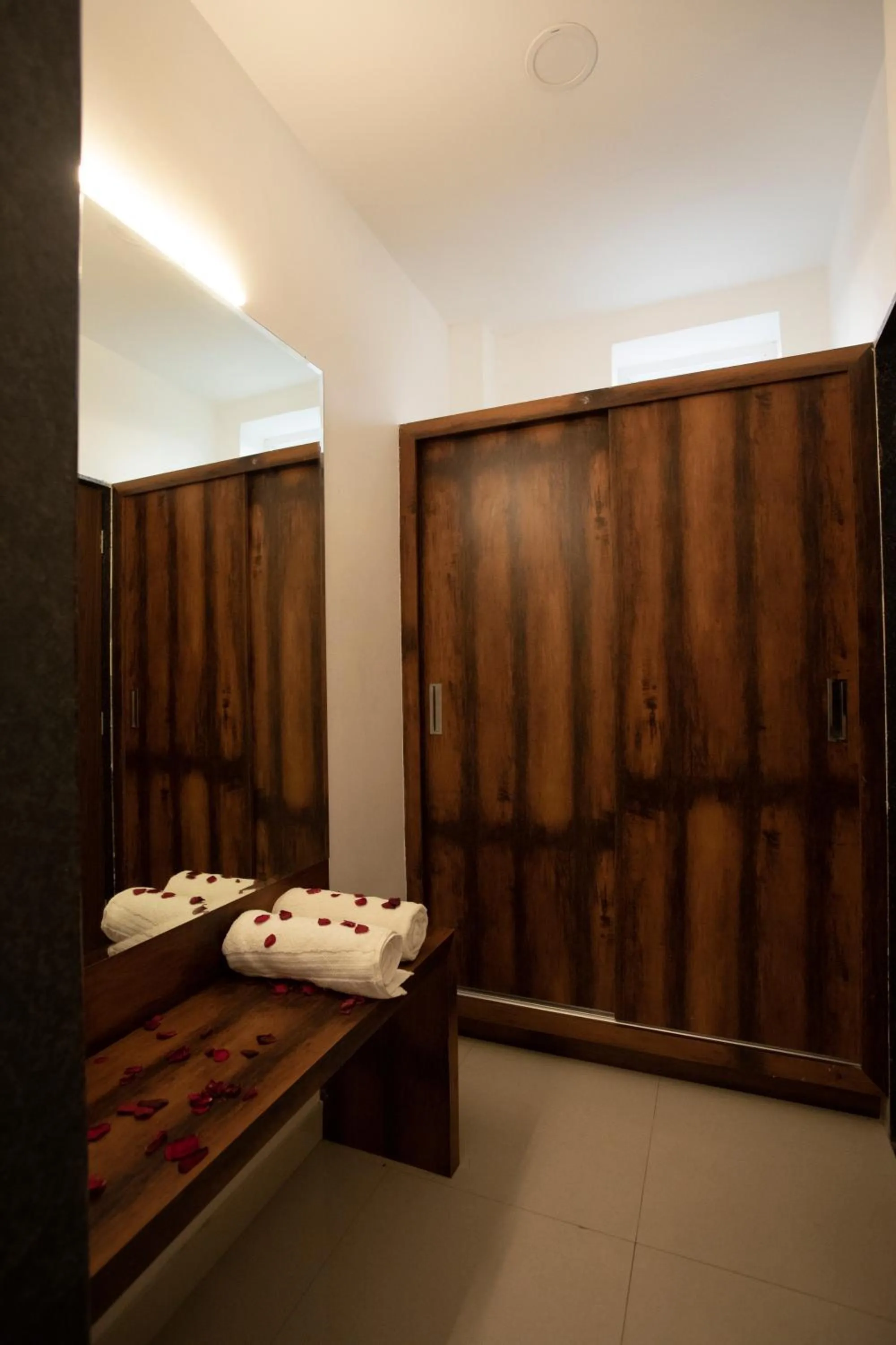 Bathroom in Hotel Bhairav Bagh with Swimming Pool