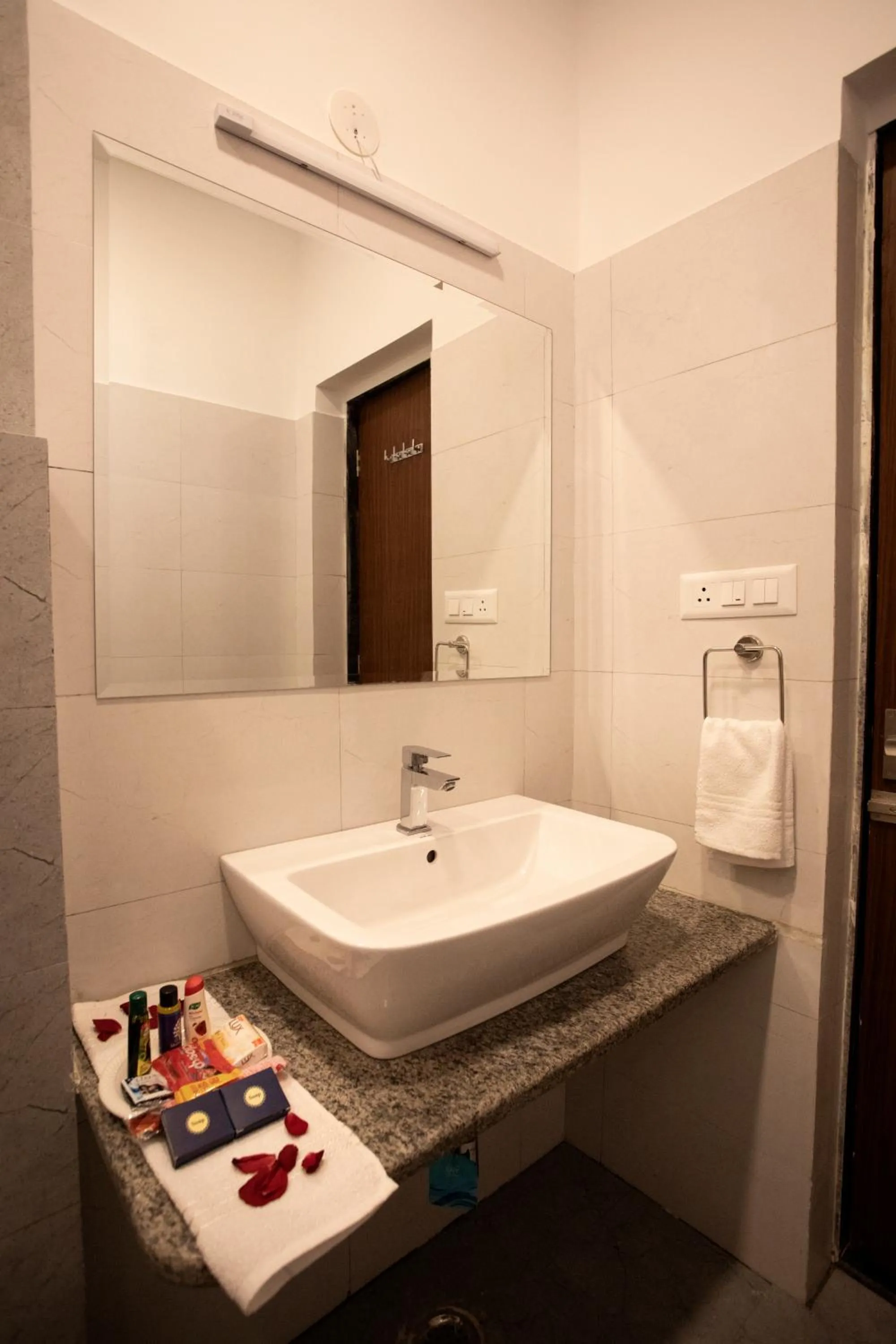Bathroom in Hotel Bhairav Bagh with Swimming Pool
