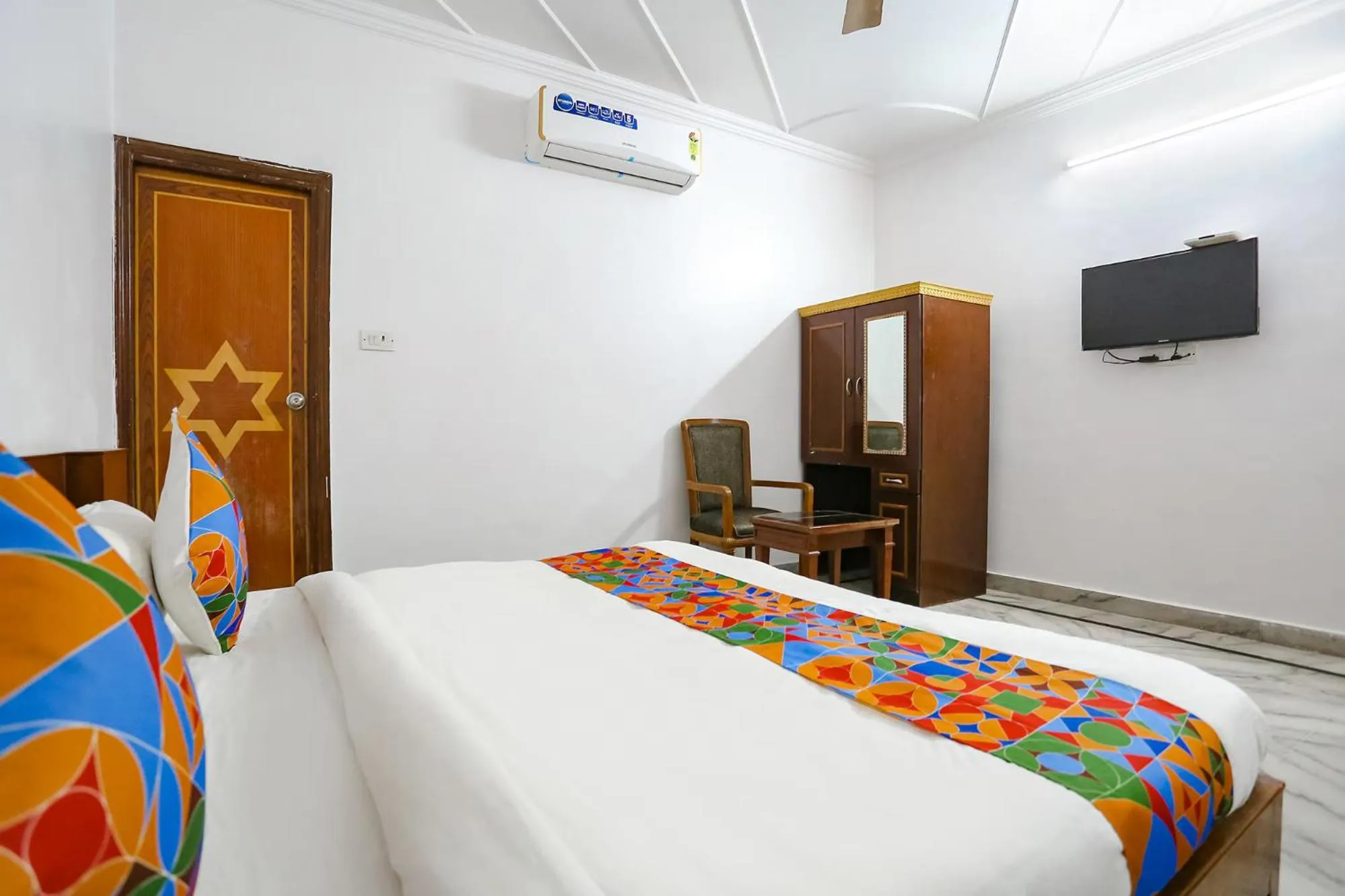 Bed in FabHotel Premium Rooms - Nr Yashobhoomi Convention Centre