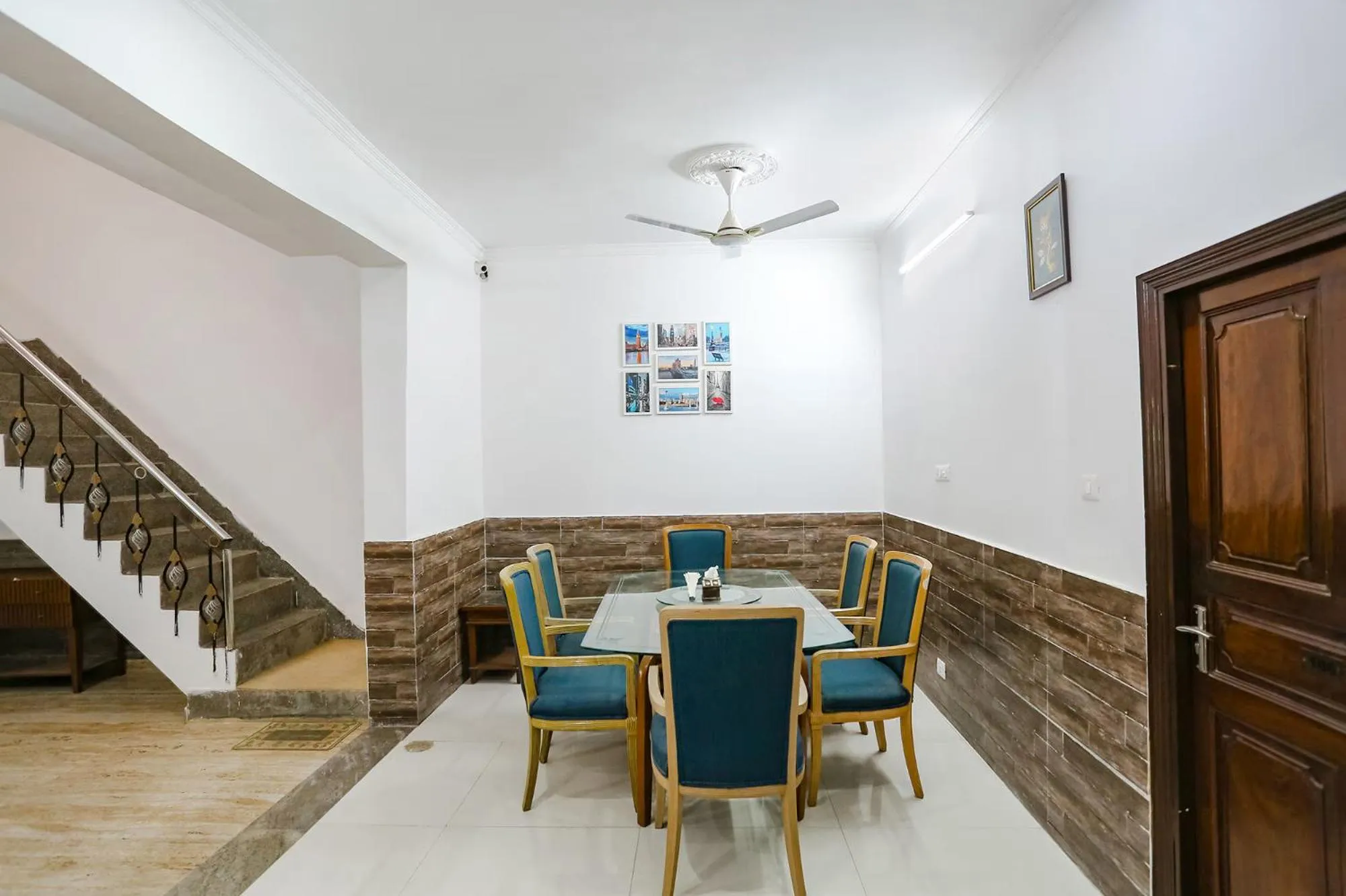Dining area in FabHotel Premium Rooms - Nr Yashobhoomi Convention Centre