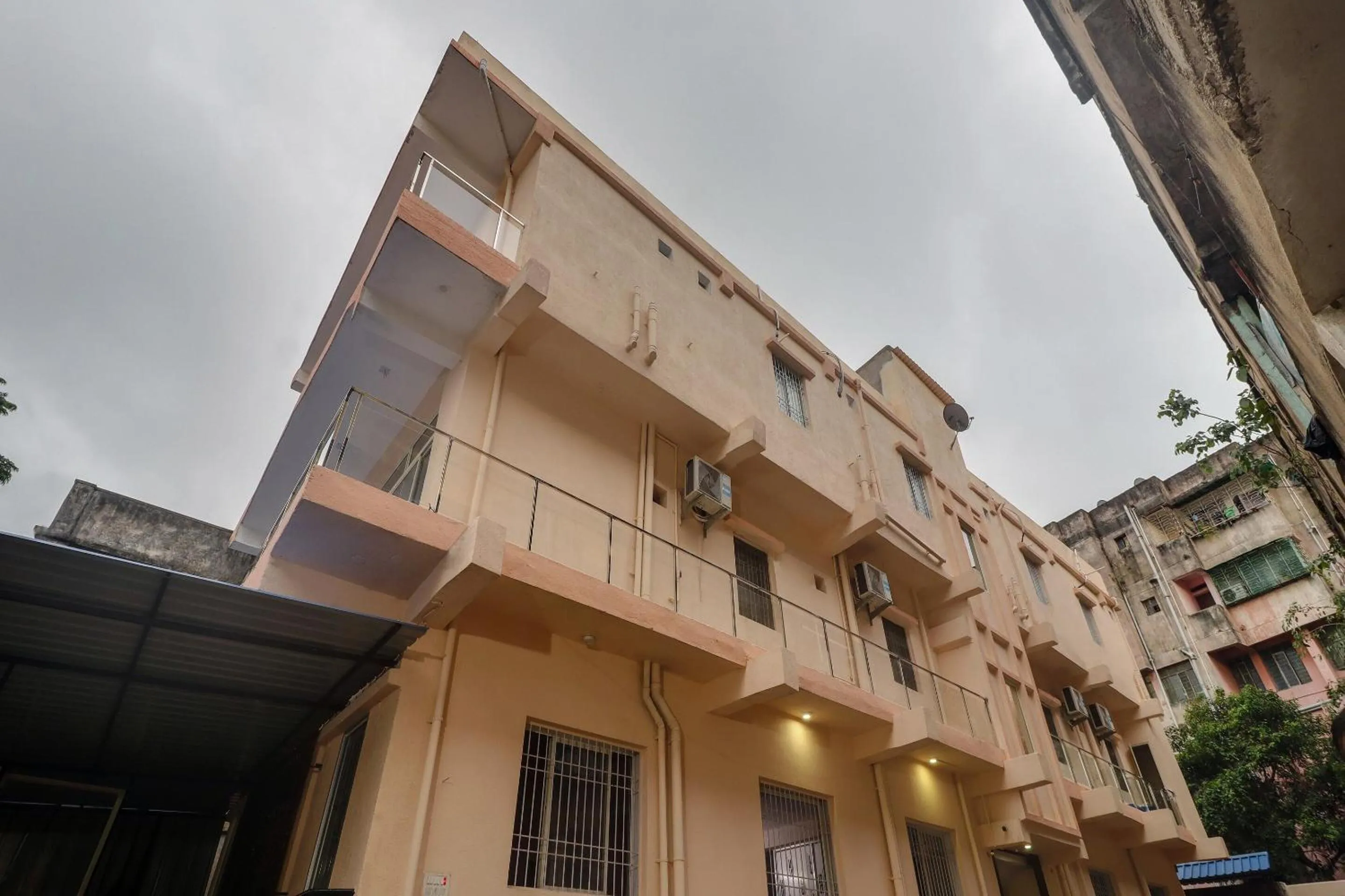 Facade/entrance in Super Hotel O The Radium Inn
