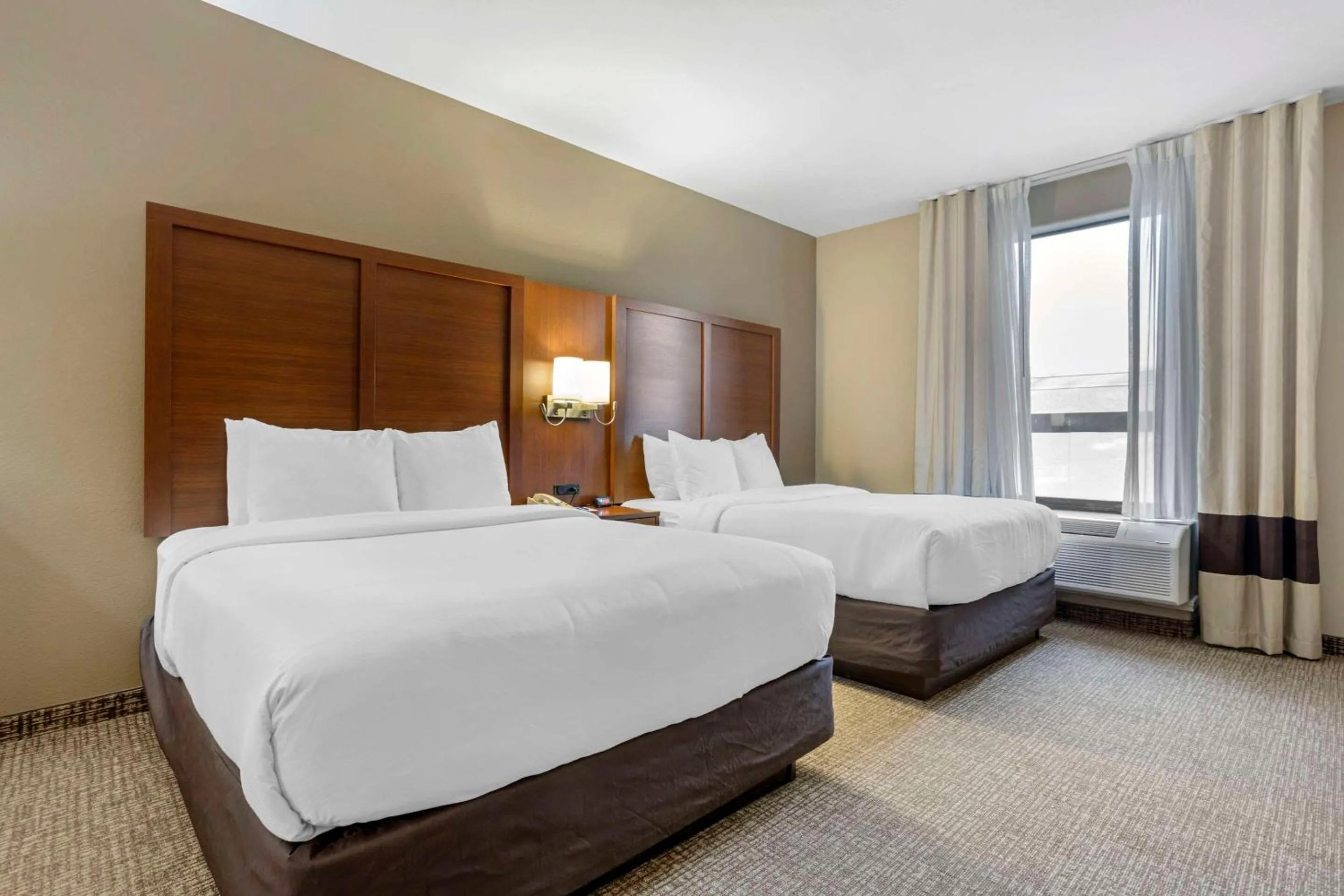 Bedroom, Bed in Comfort Suites Houston NW - Vintage Park