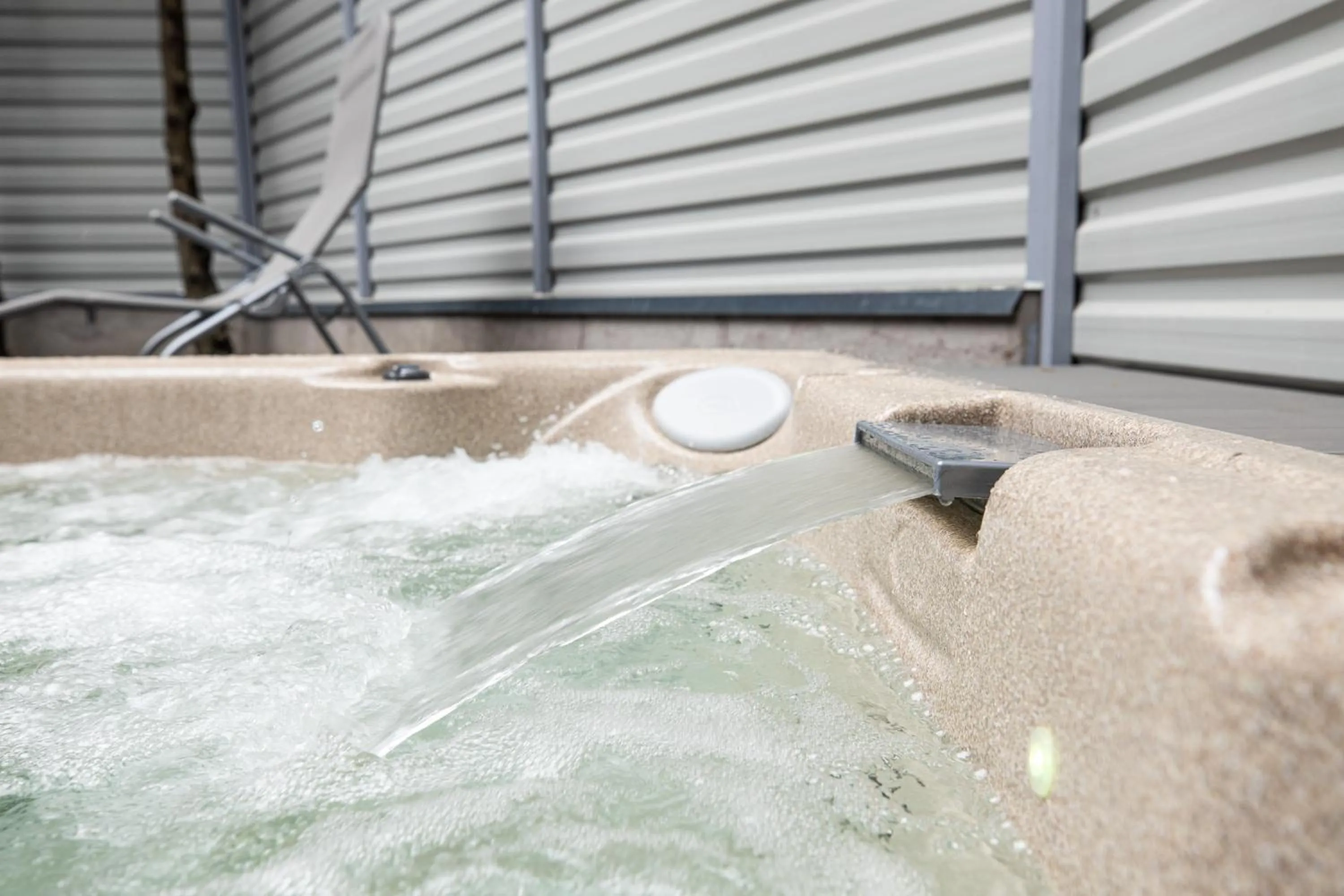 Hot Tub in Arena Deluxe & Spa