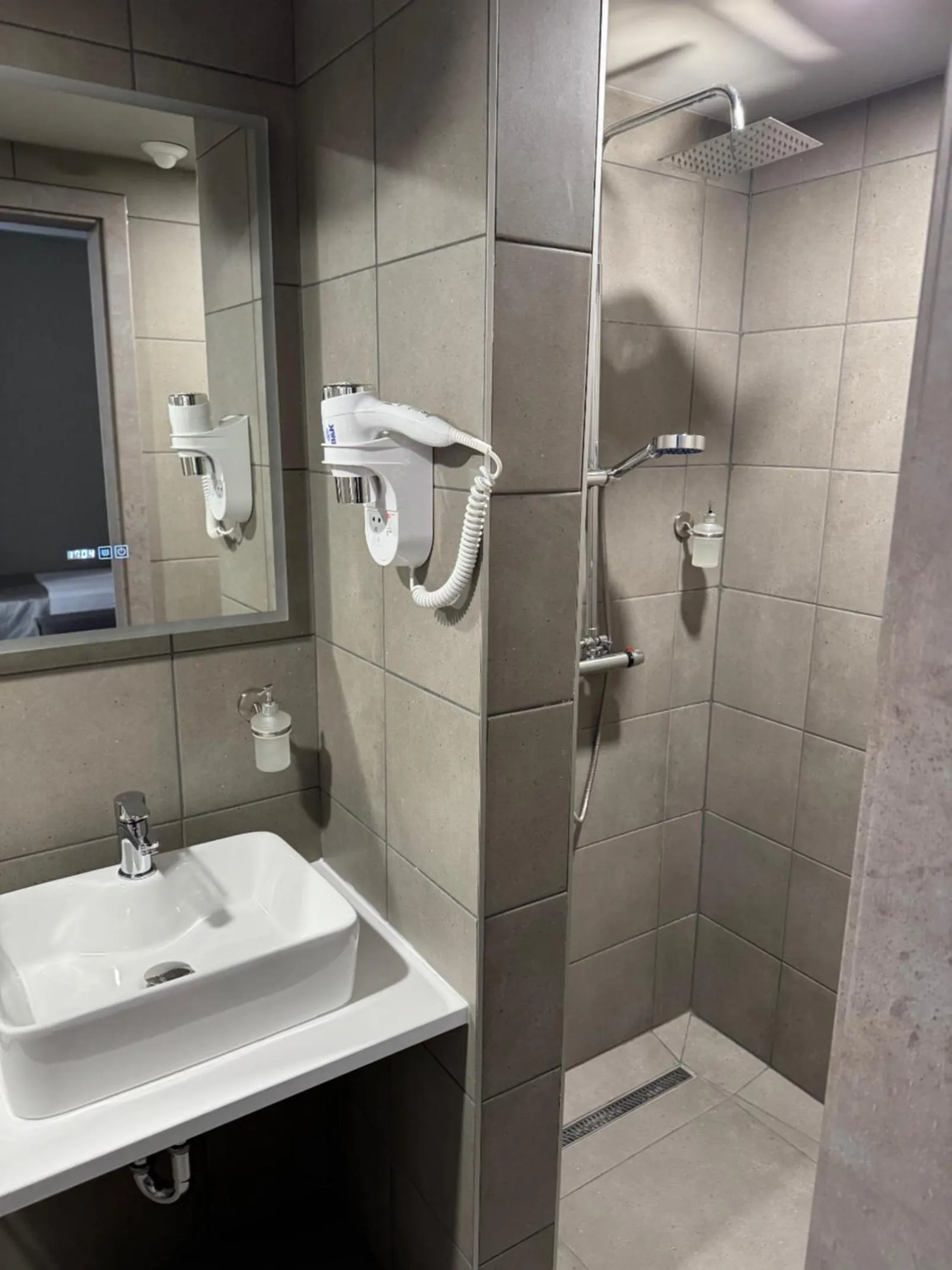 Shower in Arena Deluxe & Spa