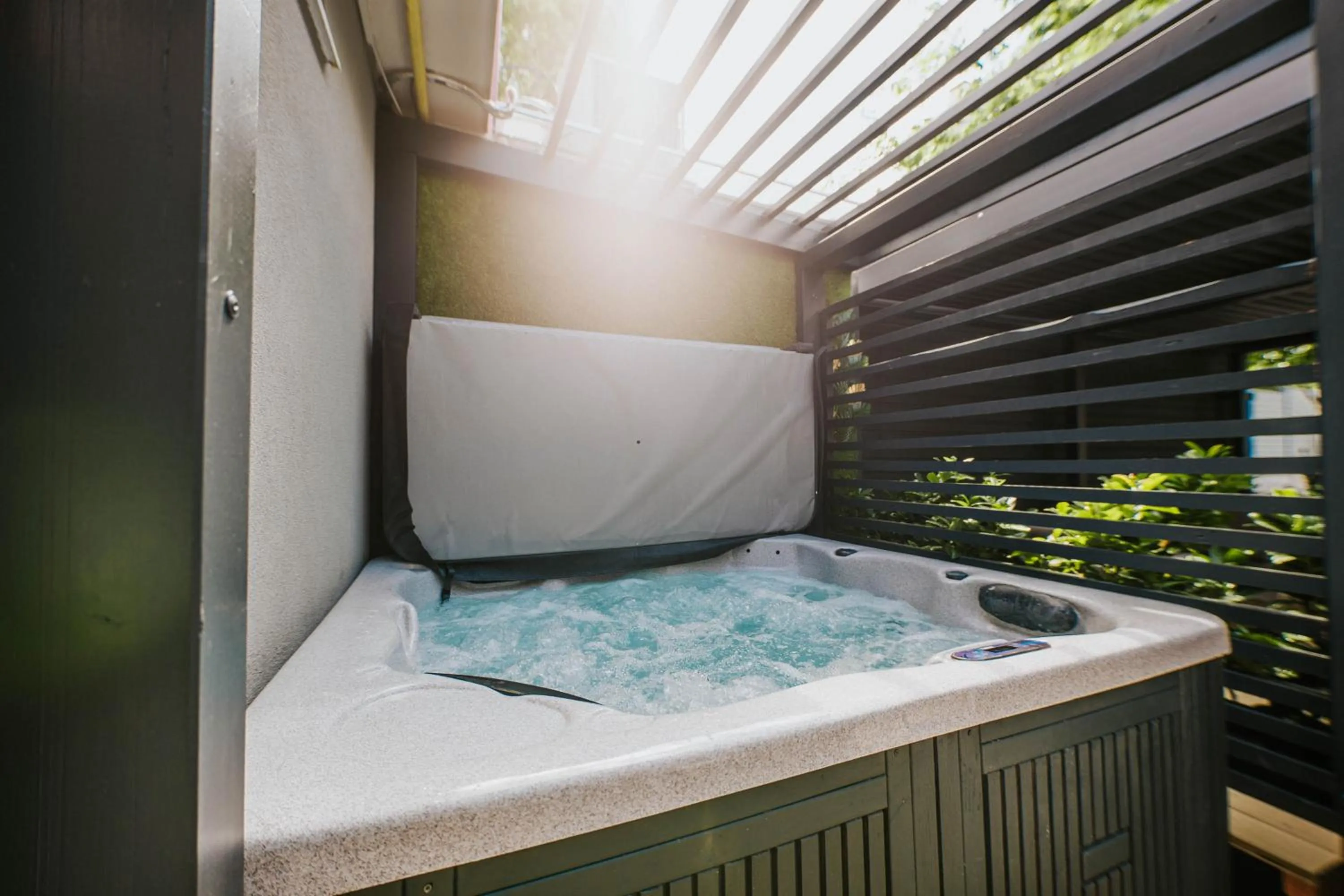 Hot Tub in Arena Deluxe & Spa