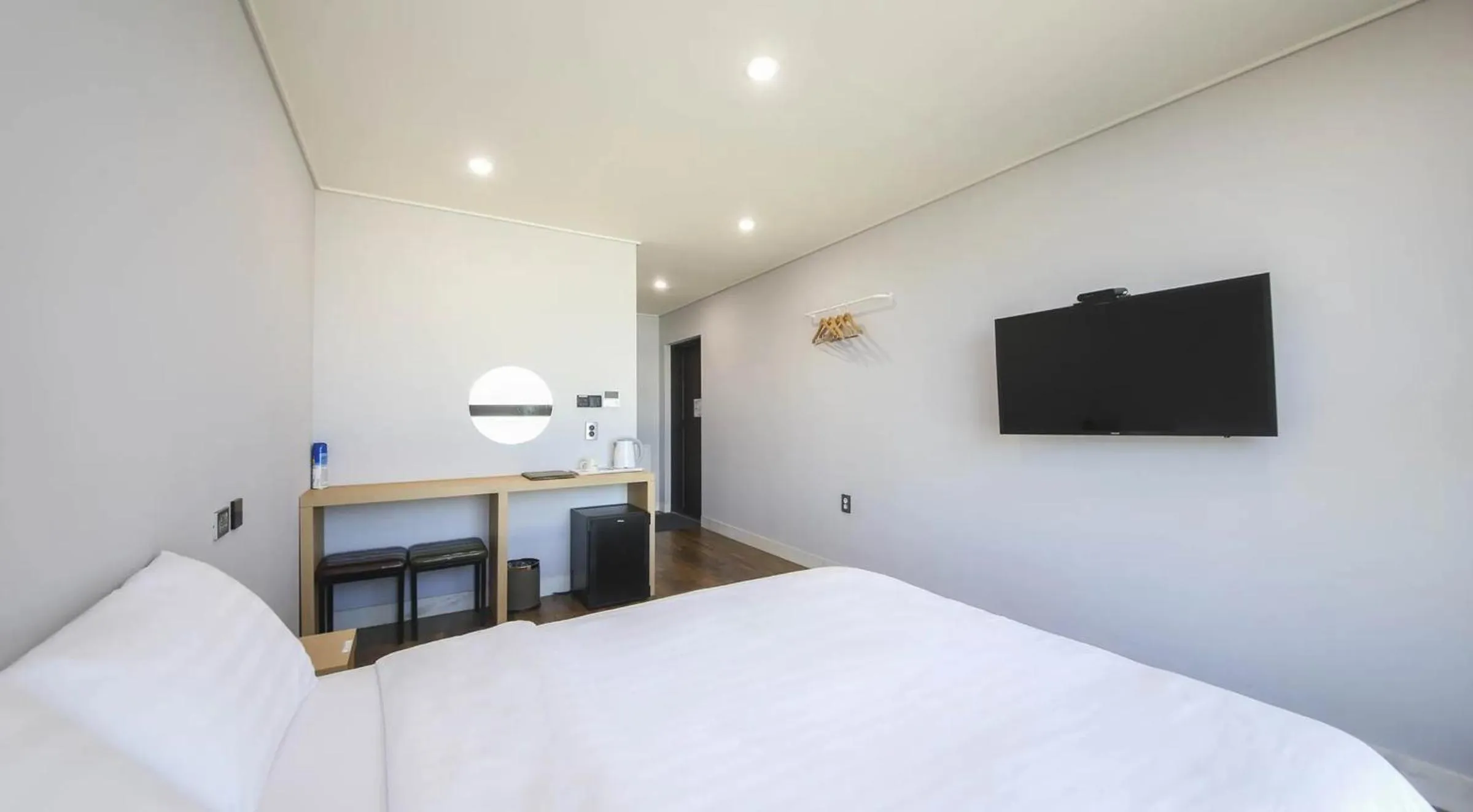 Photo of the whole room, Bed in Aroomi Hotel Hyupjae