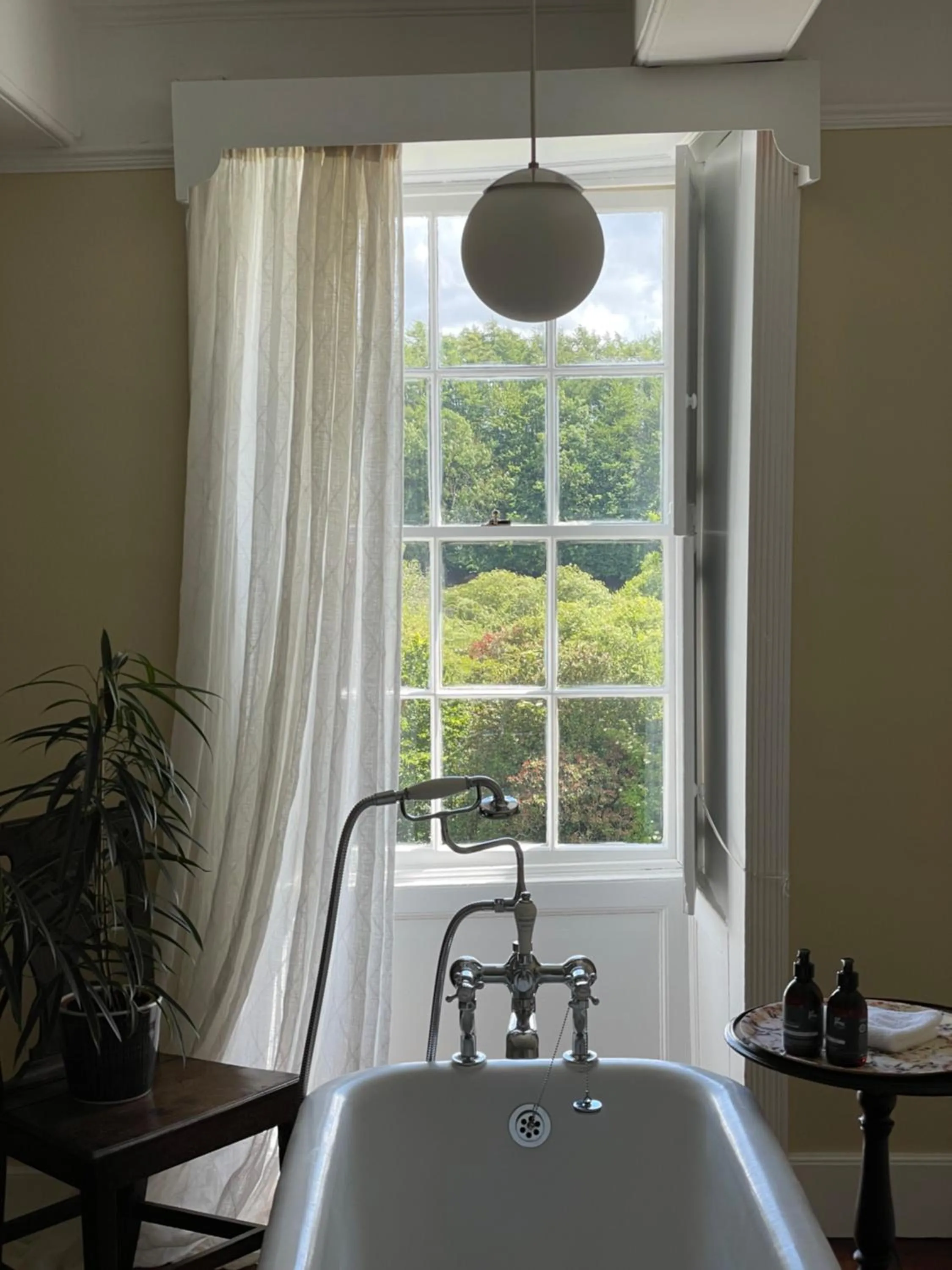 Bath in Noyadd Trefawr