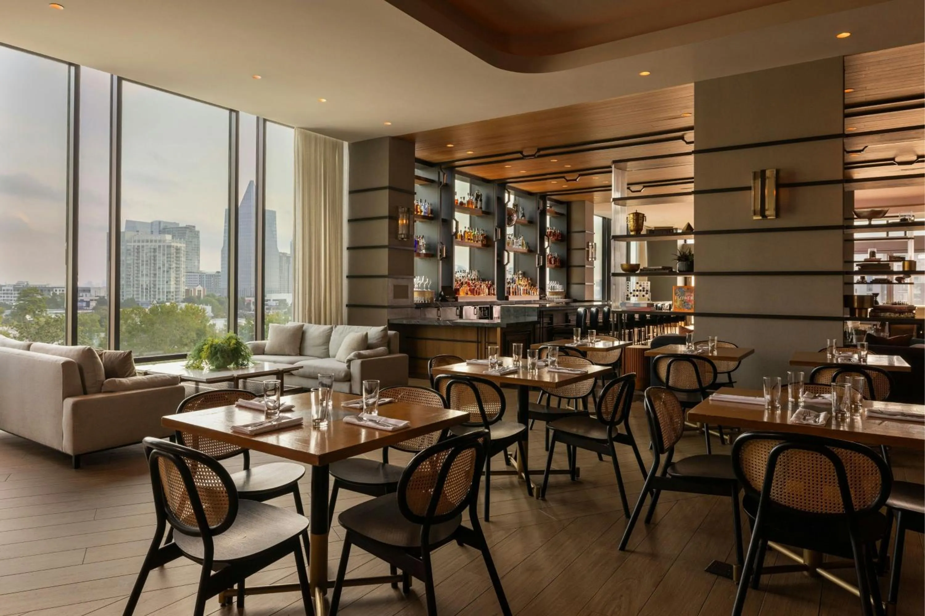 Restaurant/places to eat in The Tess, Autograph Collection