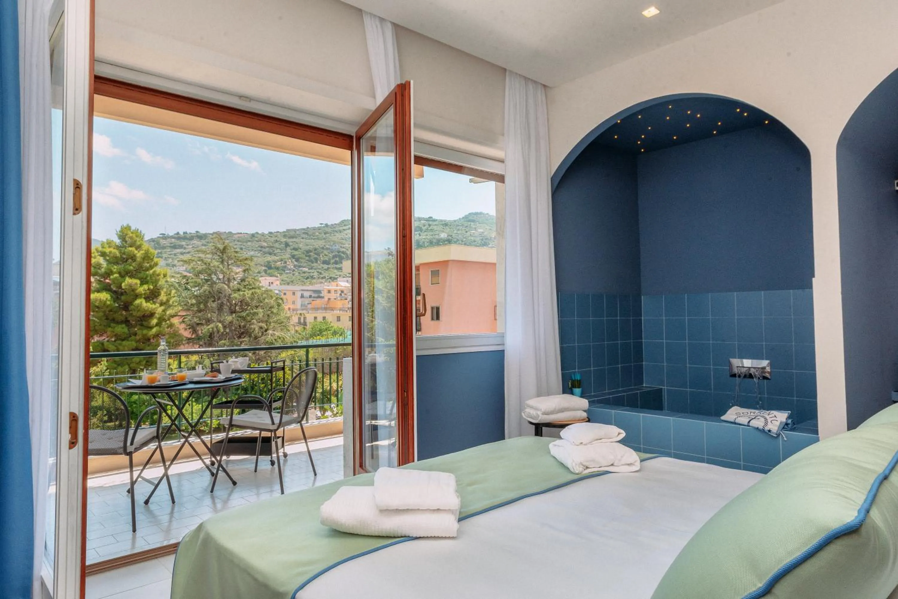 Bed in Sorrento Colors&Suites