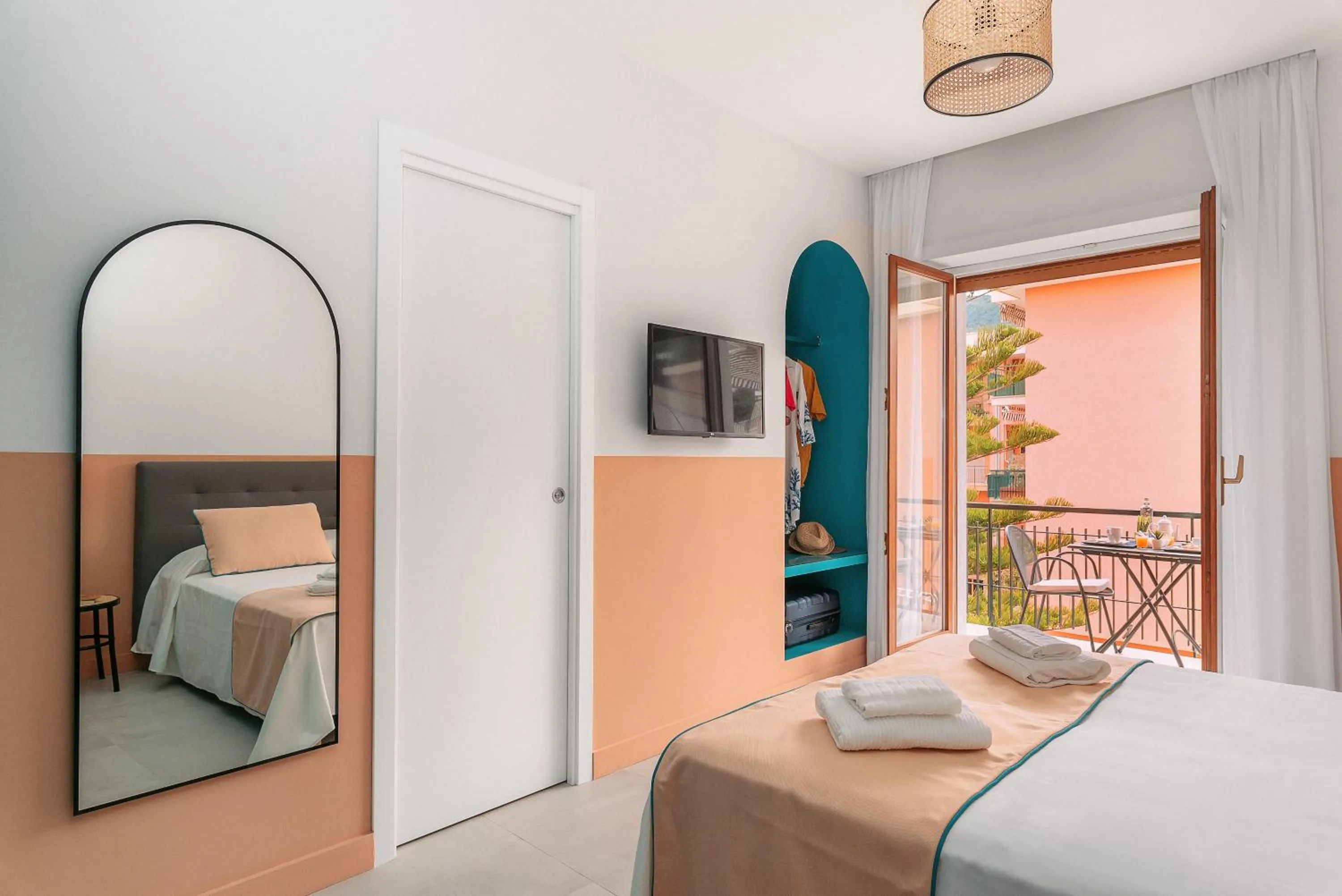 Bed in Sorrento Colors&Suites