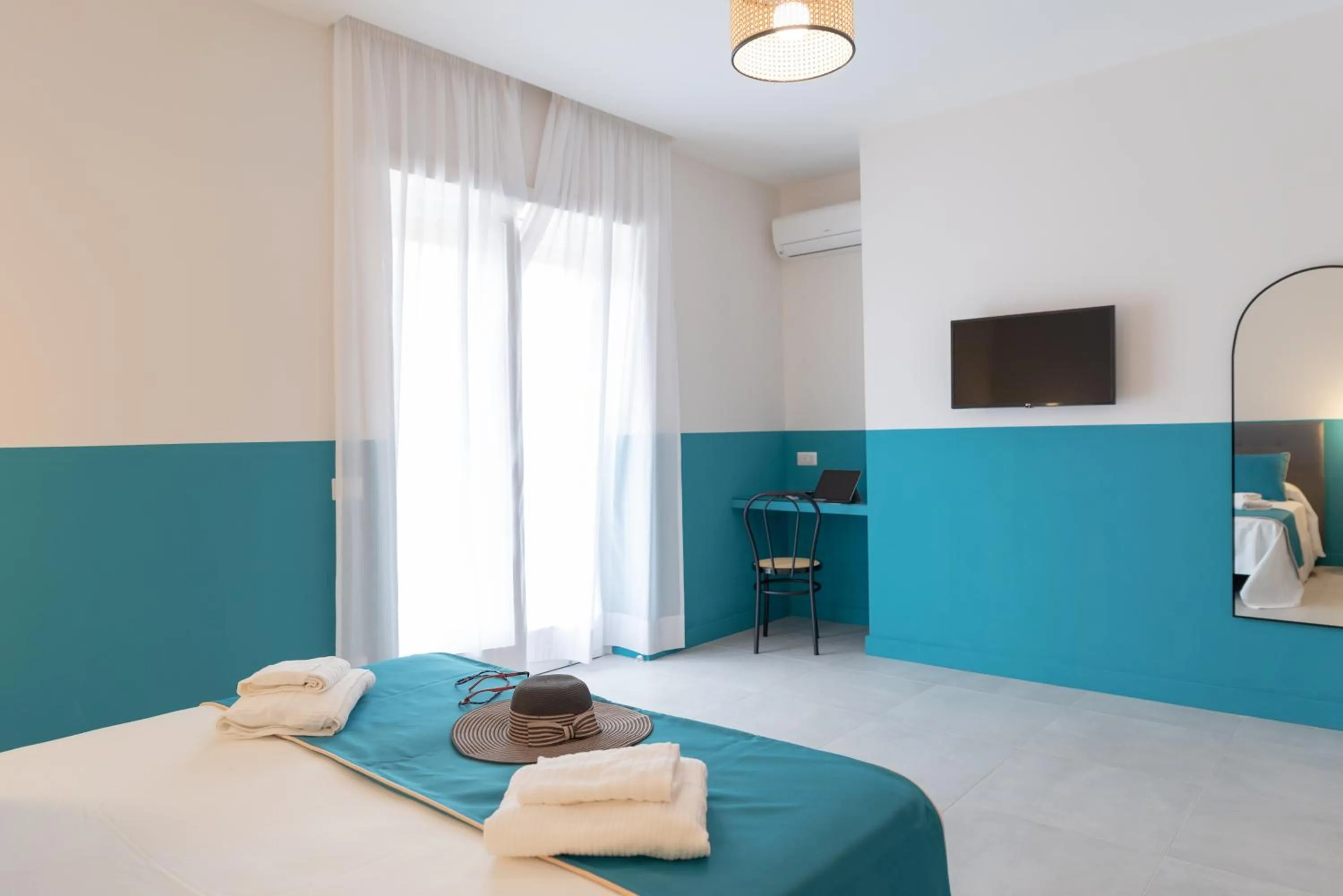 Bed in Sorrento Colors&Suites