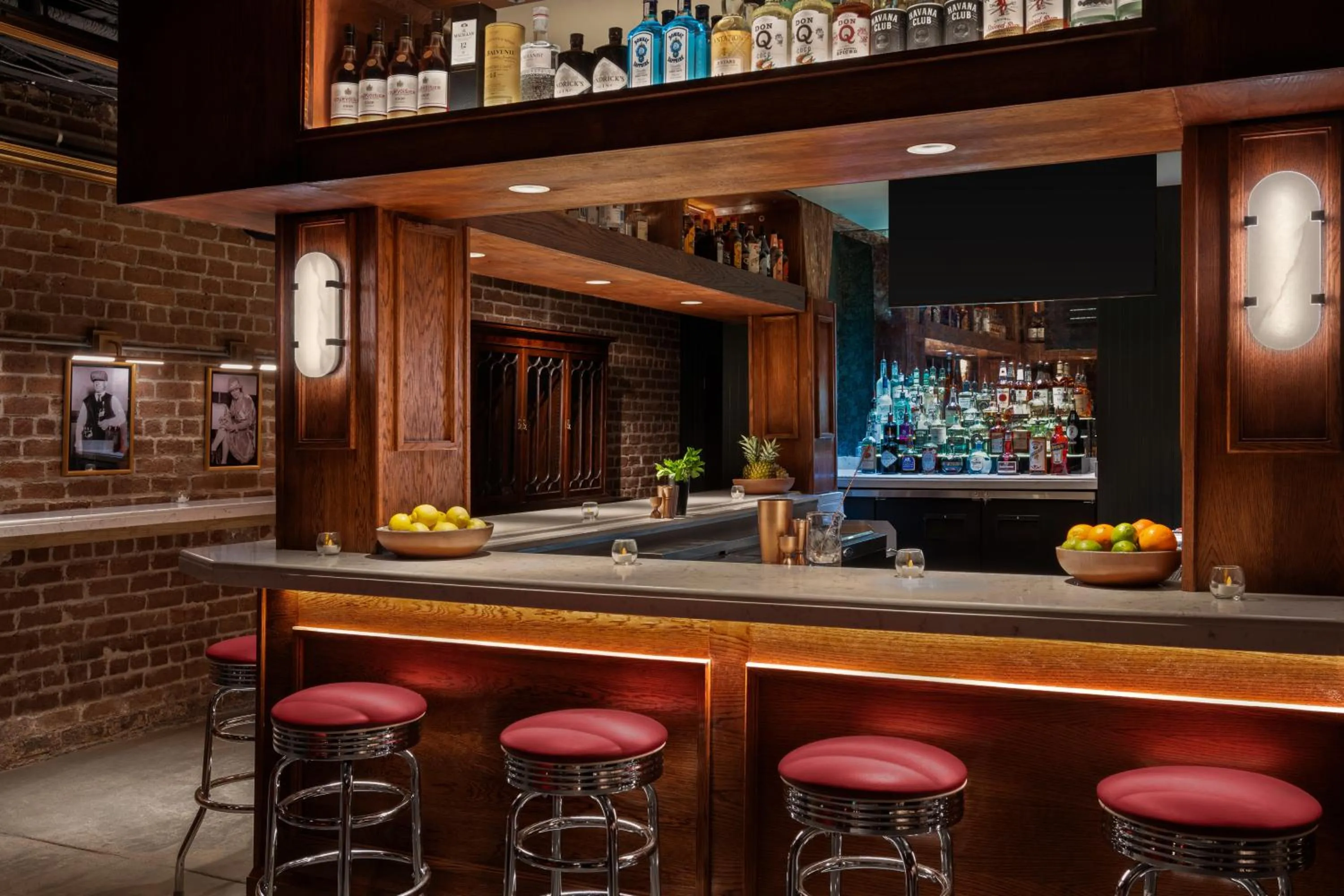 Restaurant/places to eat in River Street Inn