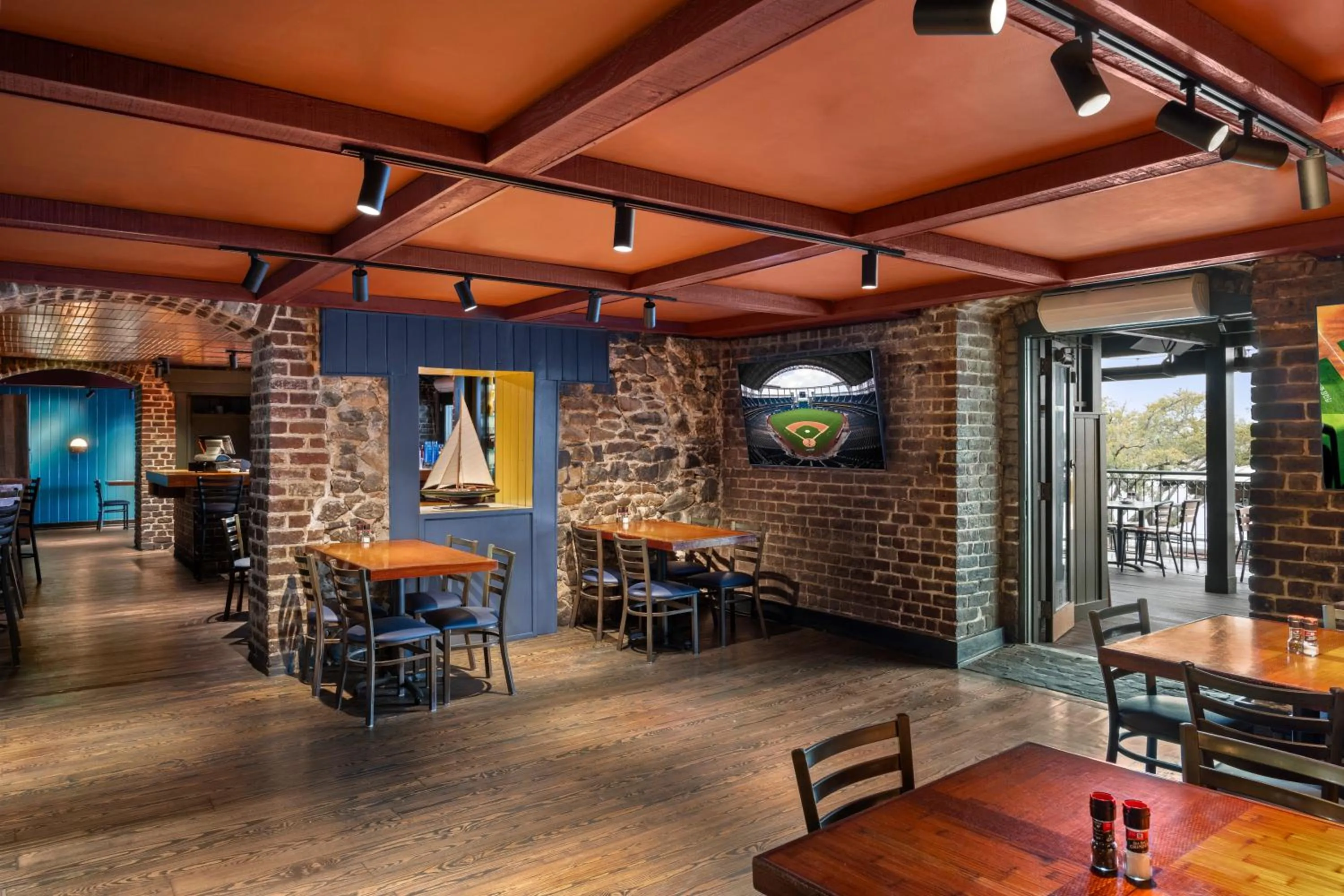 Restaurant/places to eat in River Street Inn