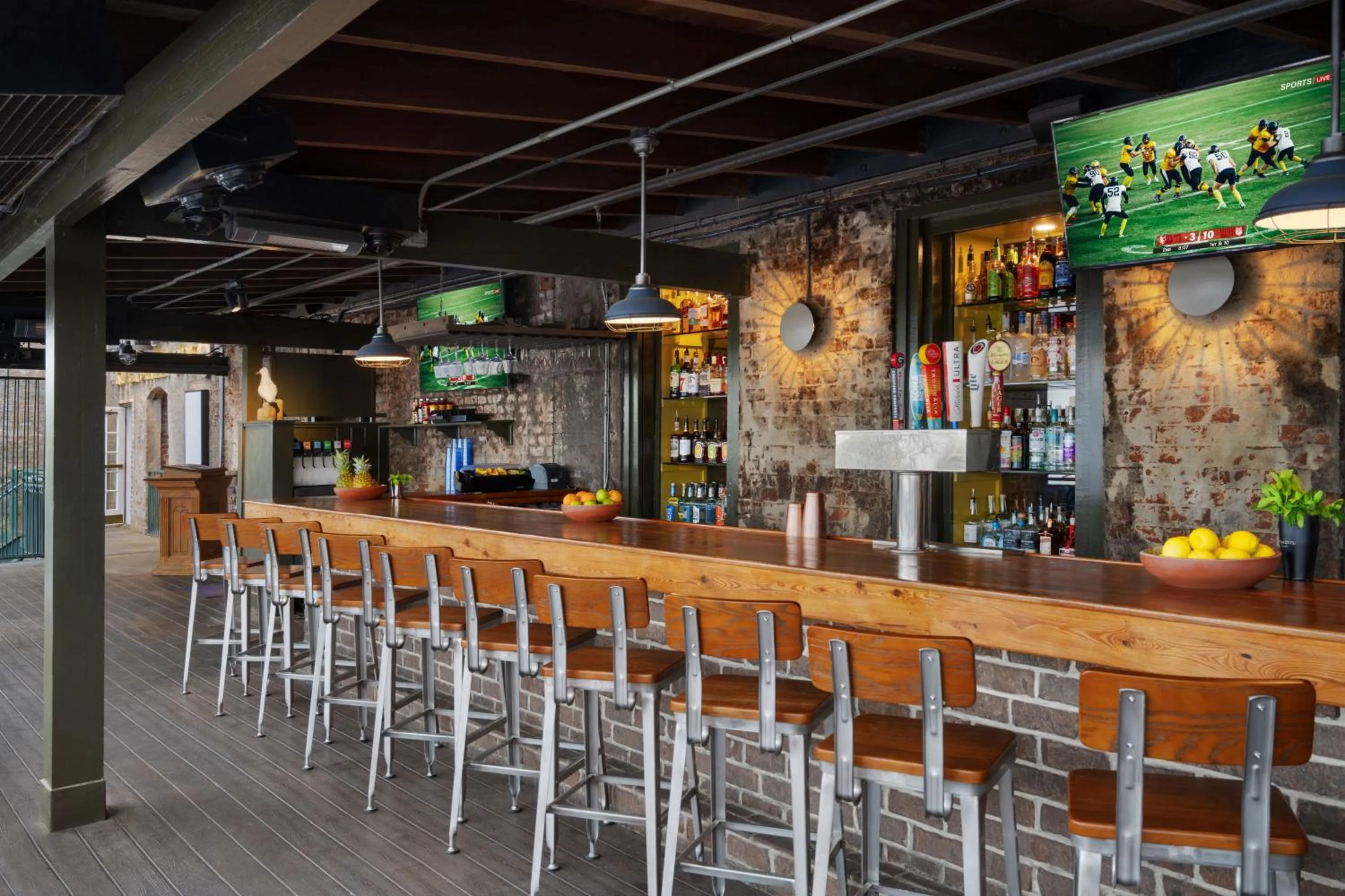 Restaurant/places to eat in River Street Inn