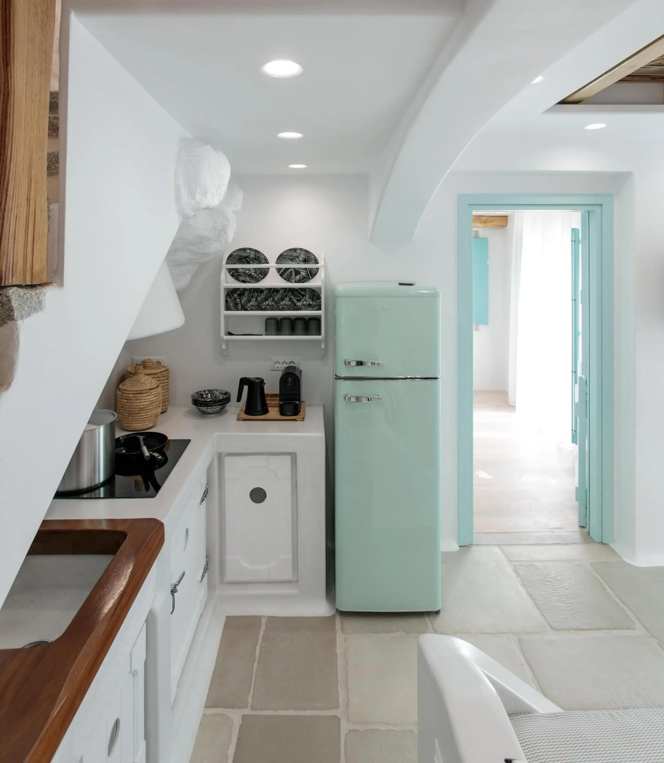Kitchen or kitchenette in Majo Suites Hotel
