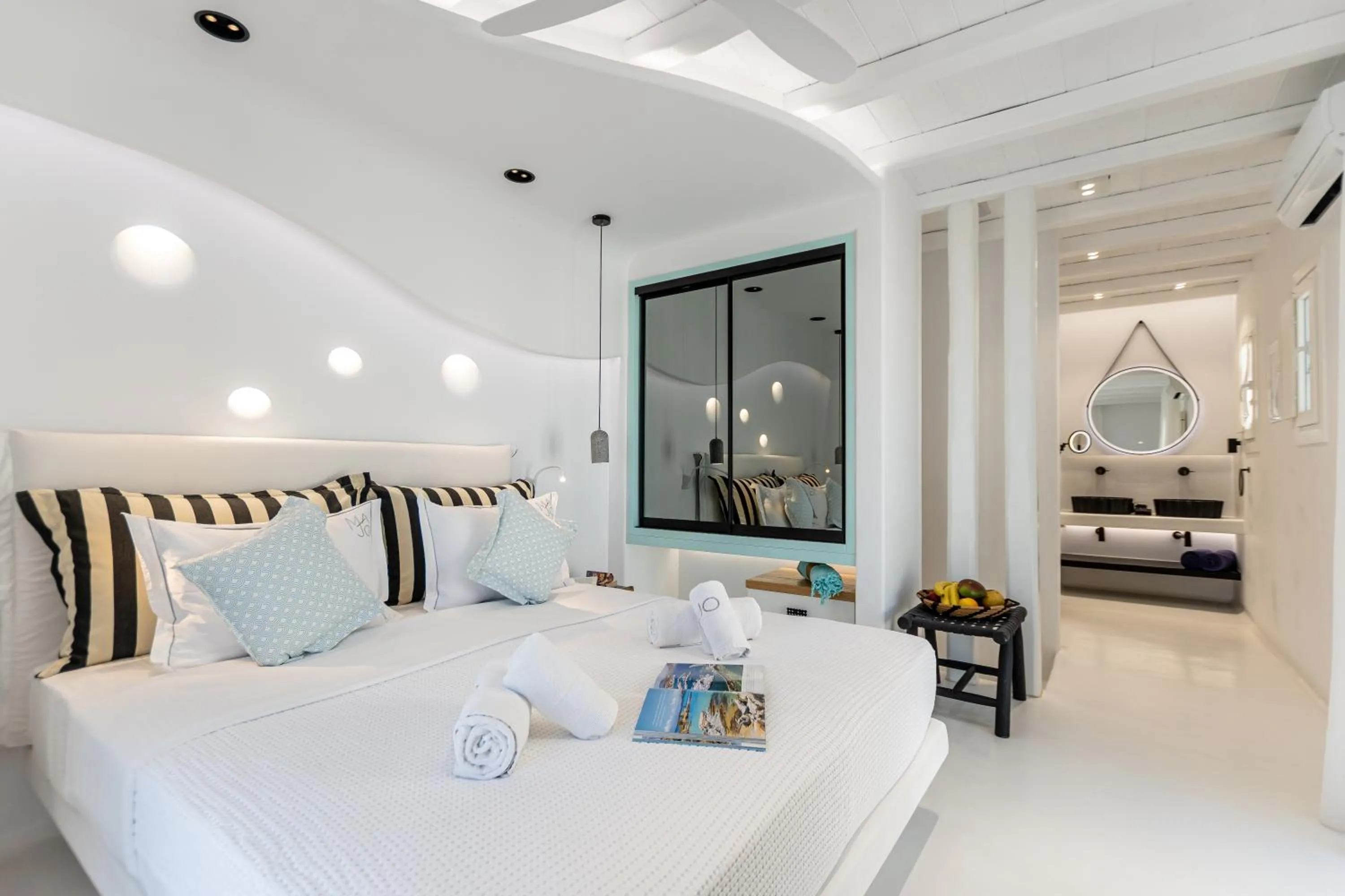 Patio, Bed in Majo Suites Hotel