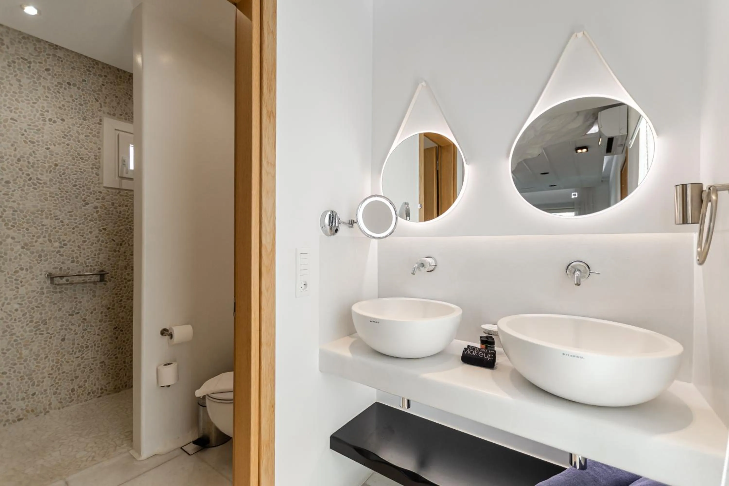 Shower in Majo Suites Hotel