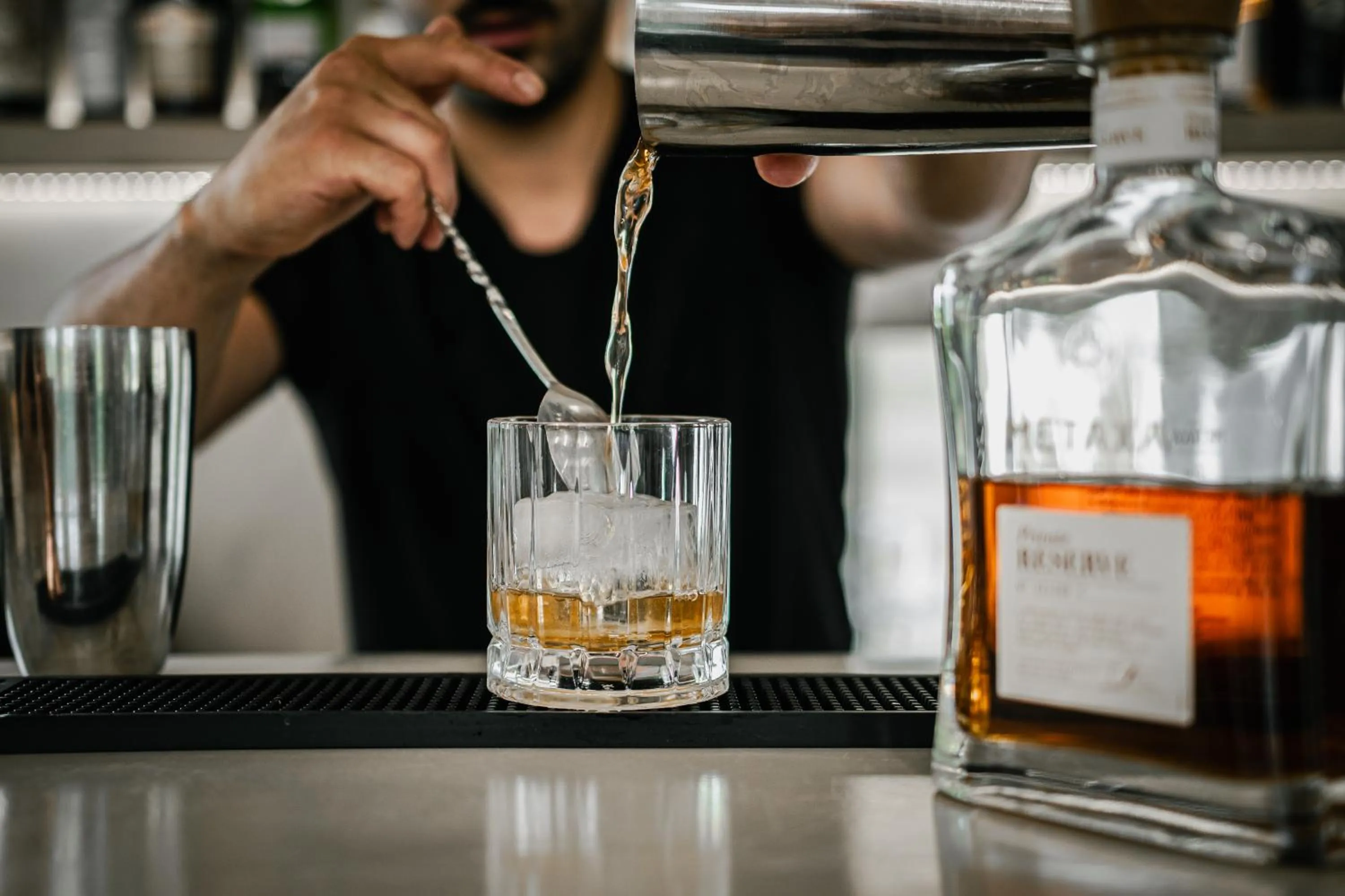 Restaurant/places to eat in Majo Suites Hotel