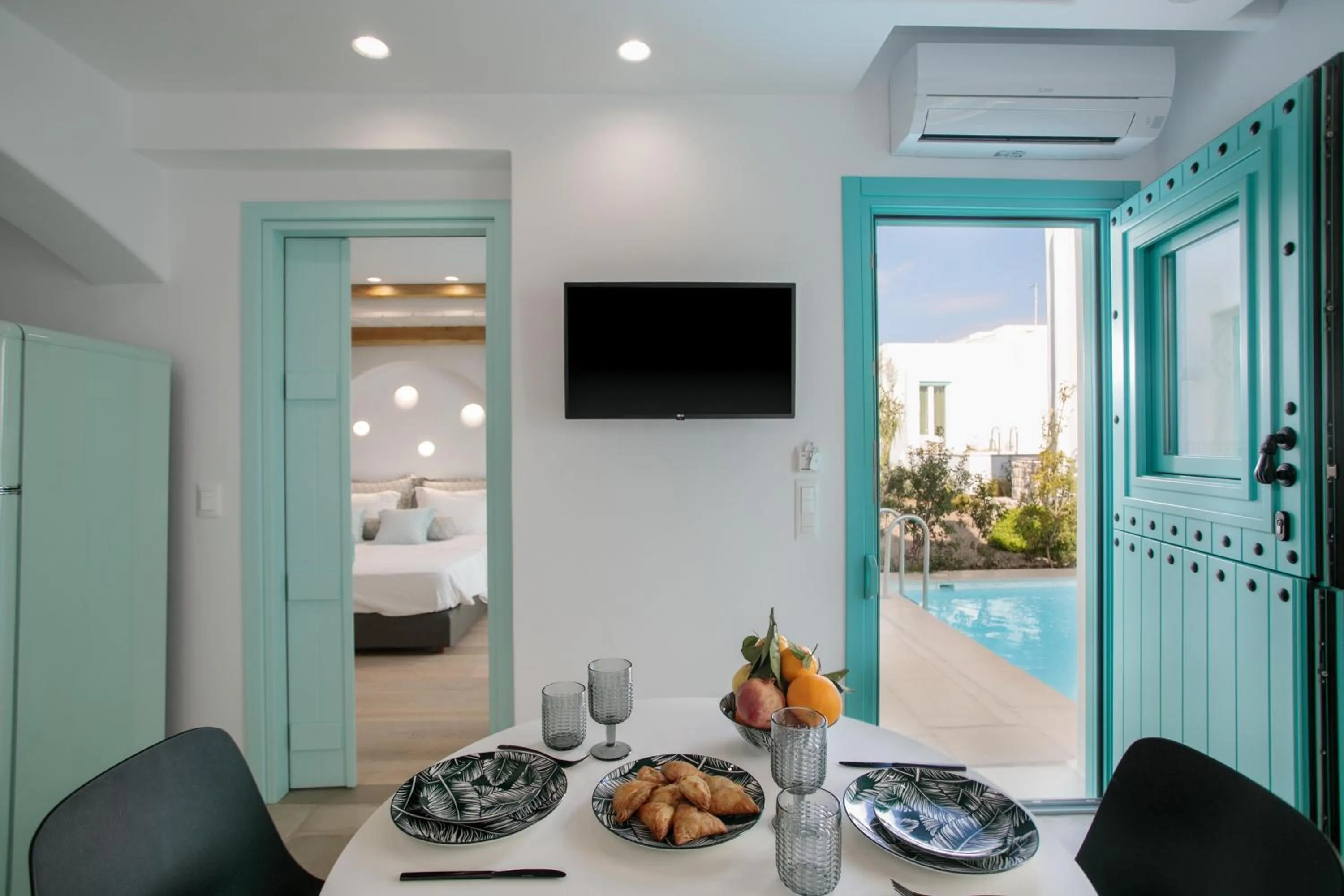 Shower in Majo Suites Hotel