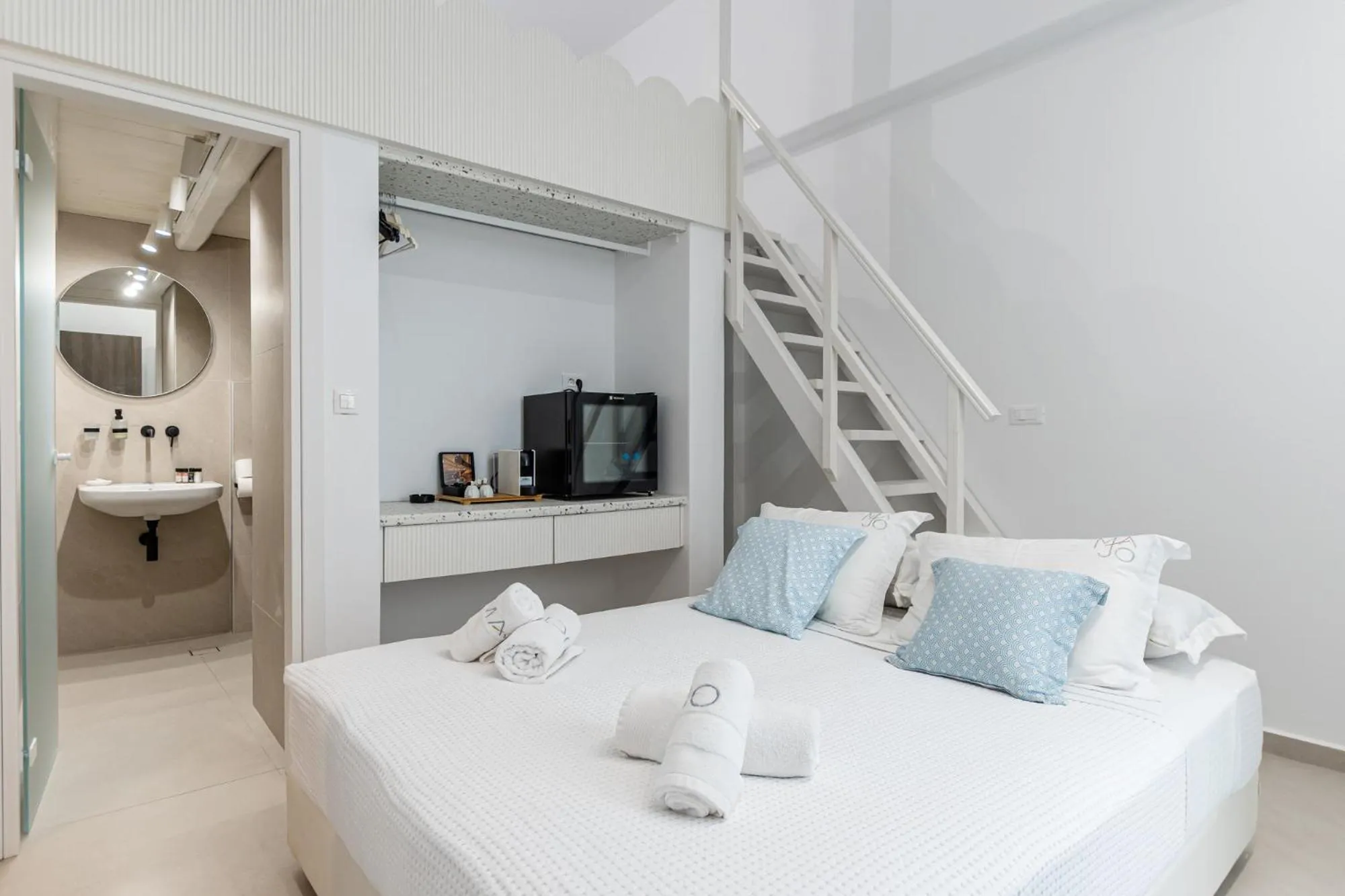 Bed in Majo Suites Hotel