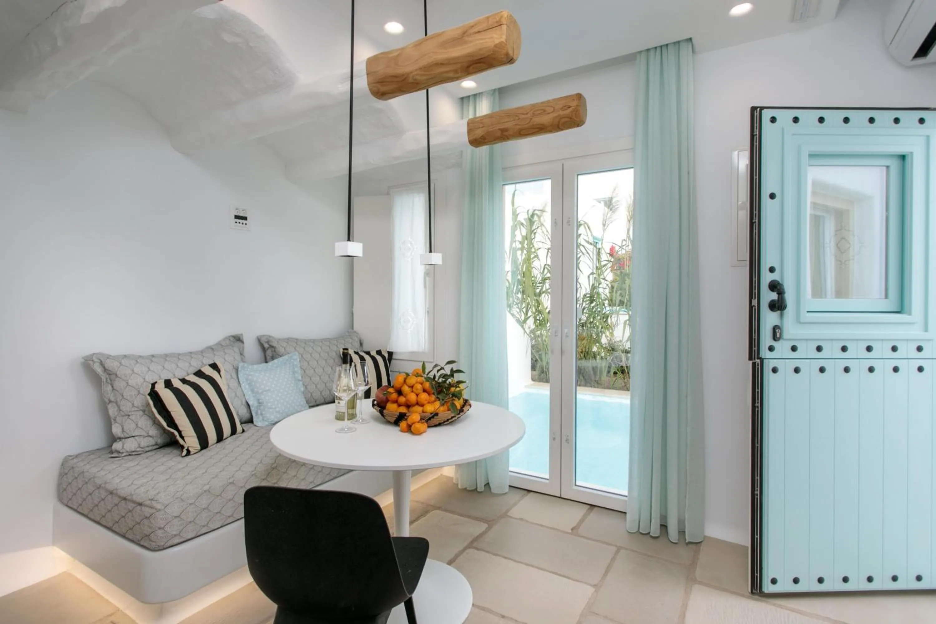 Seating area in Majo Suites Hotel