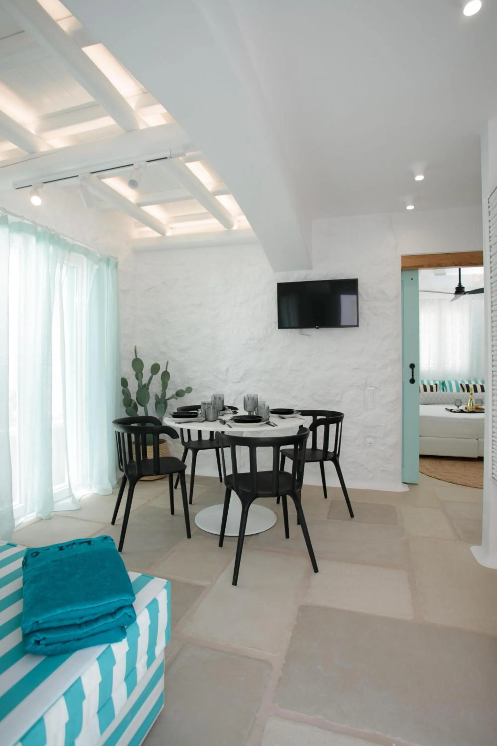 Seating area in Majo Suites Hotel