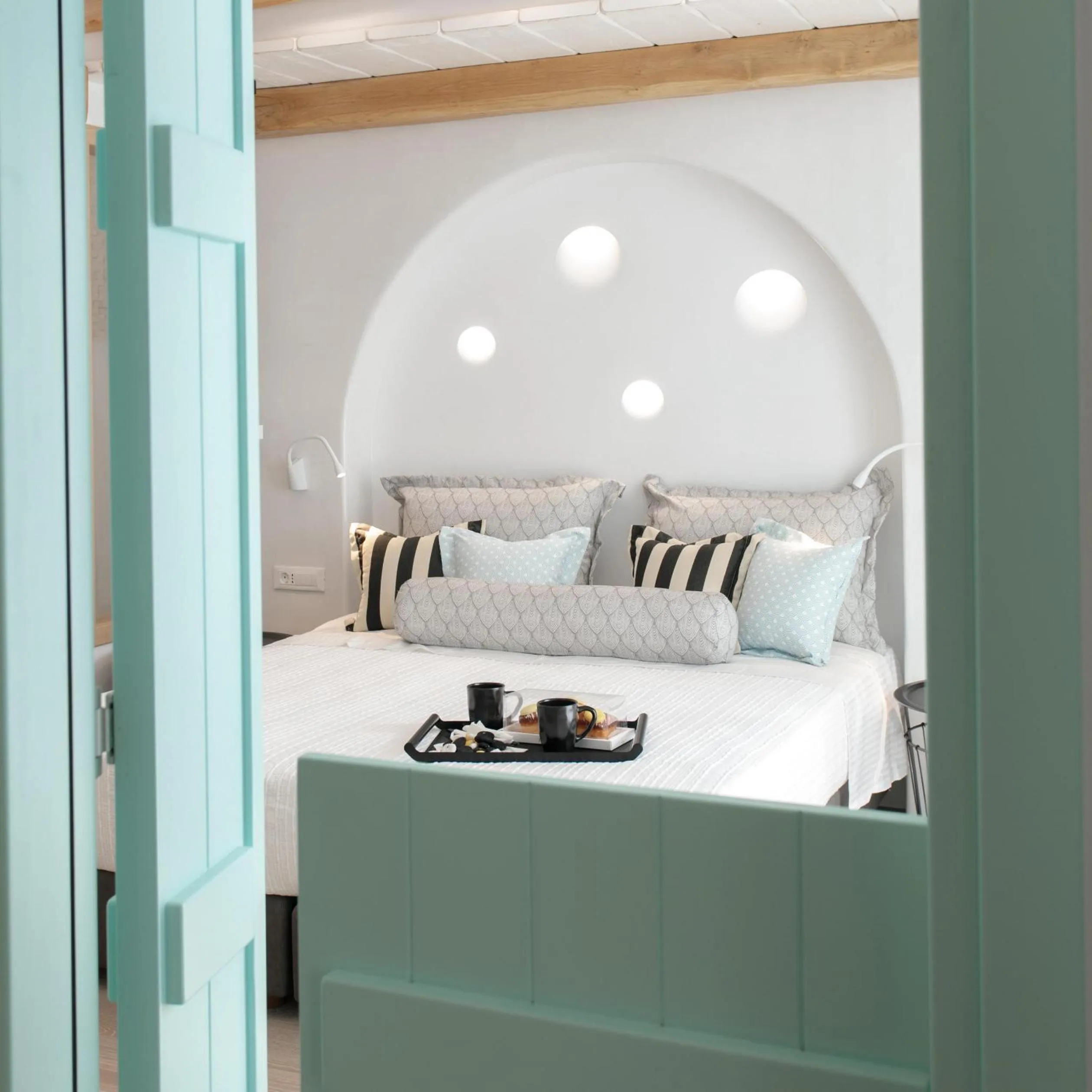 Bedroom, Bed in Majo Suites Hotel