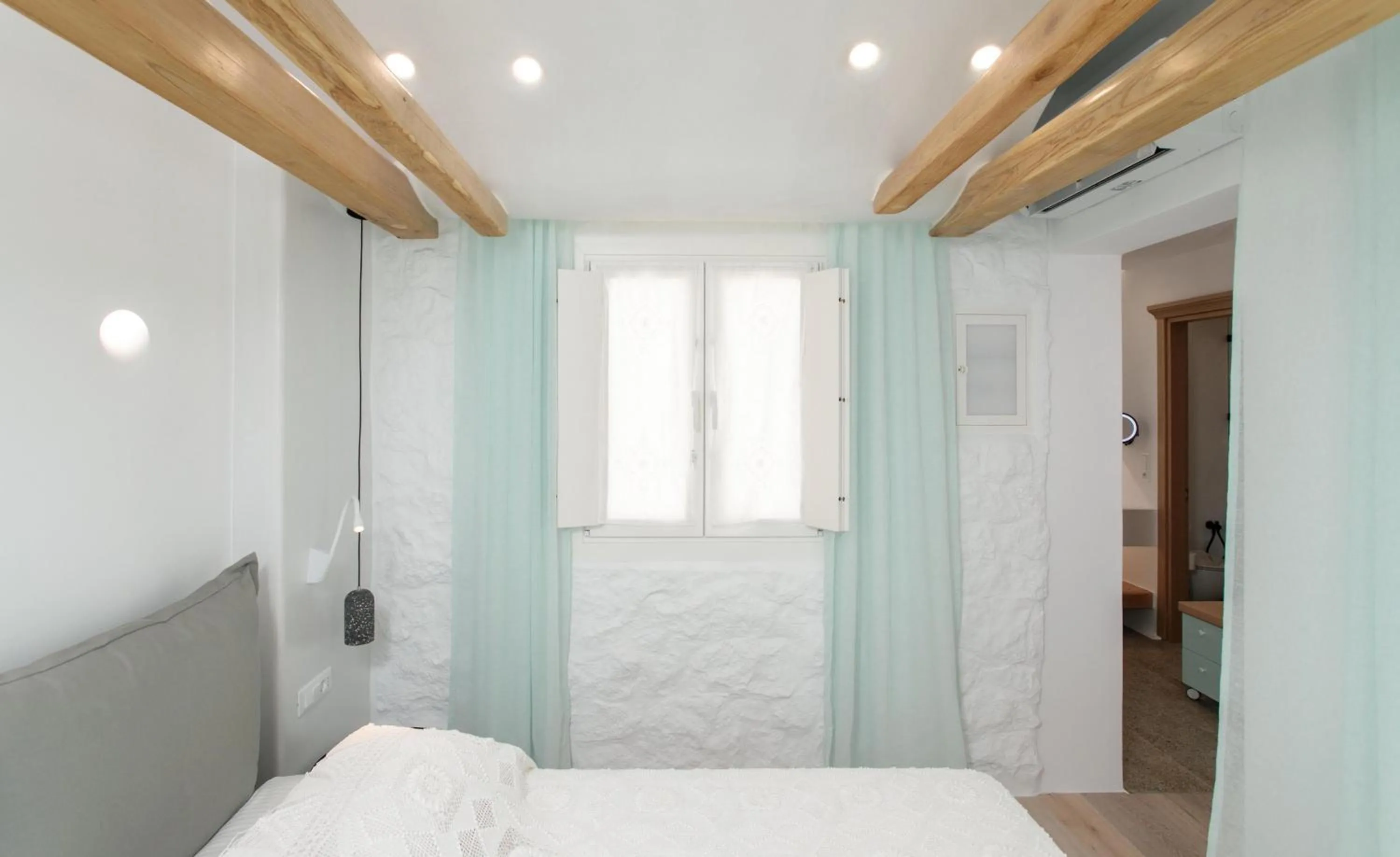 Bed in Majo Suites Hotel