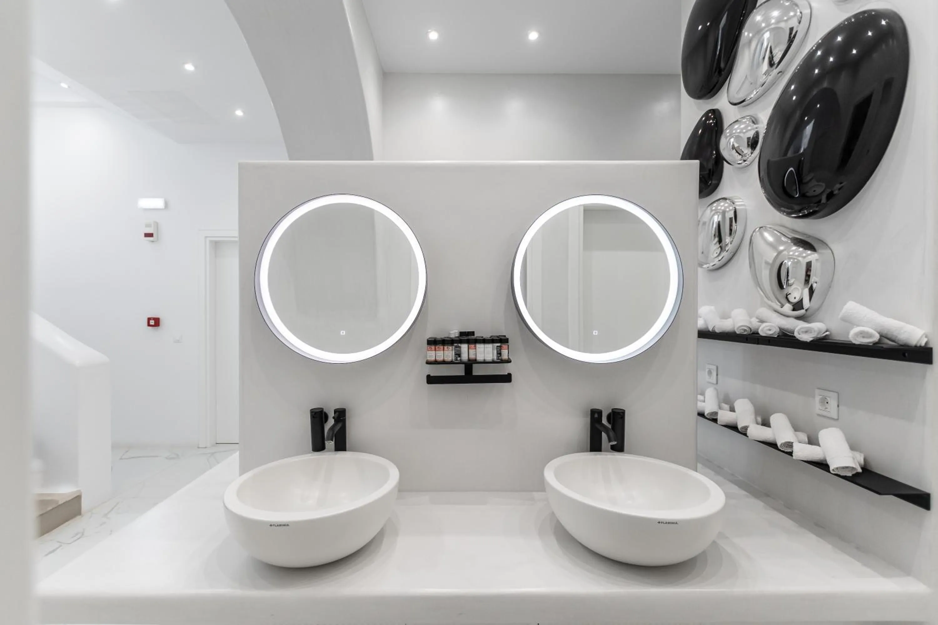 Toilet in Majo Suites Hotel