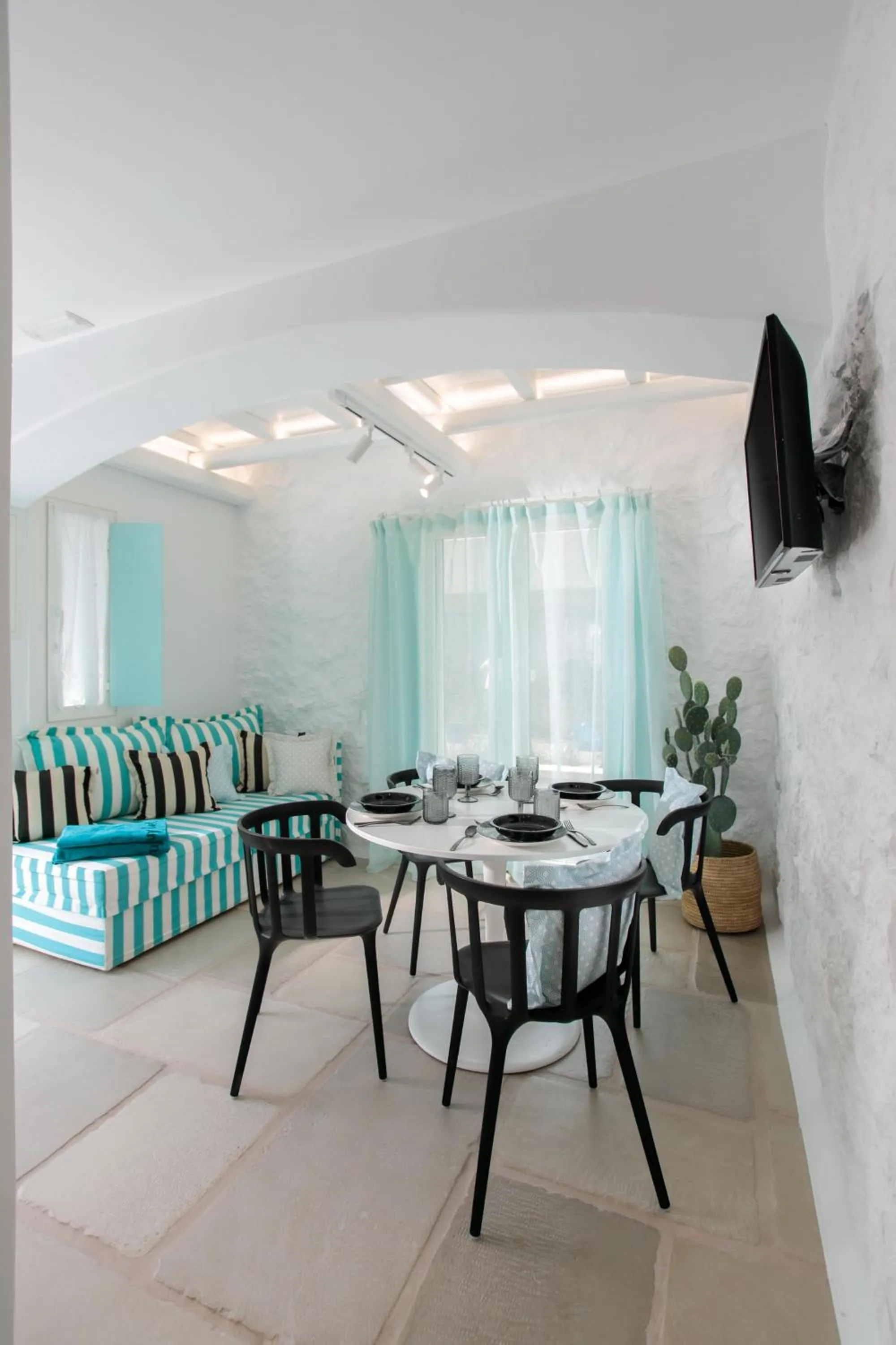 Seating area in Majo Suites Hotel