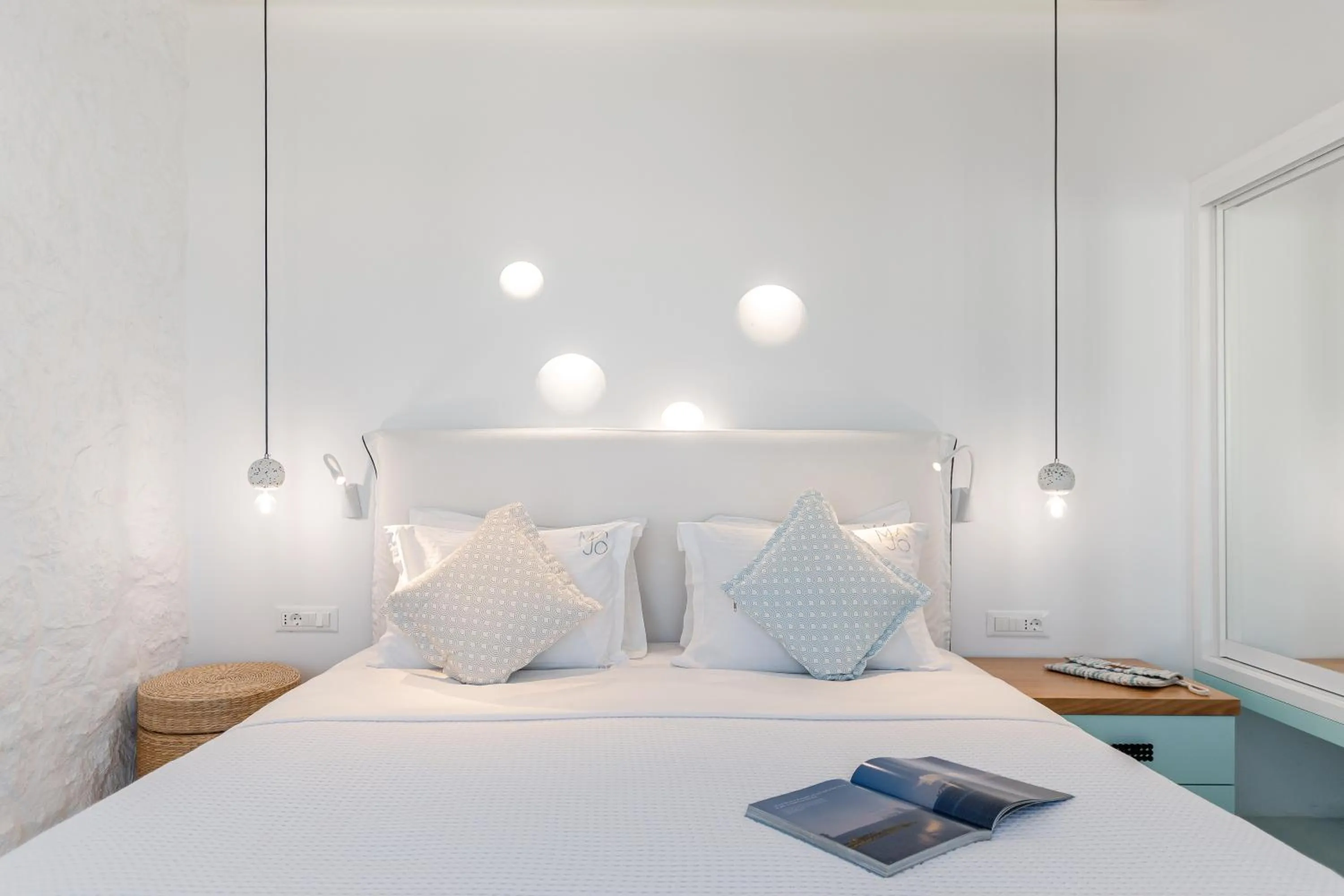 Shower, Bed in Majo Suites Hotel