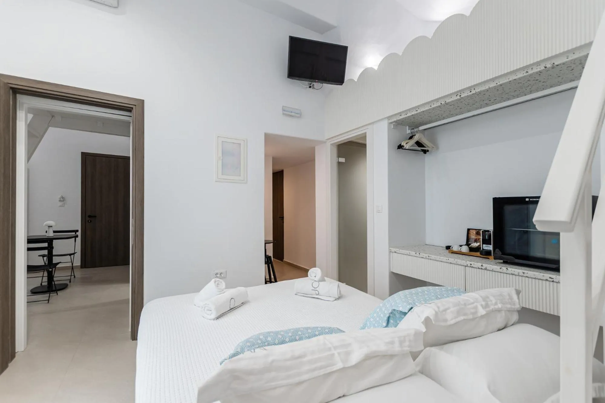 Bed in Majo Suites Hotel