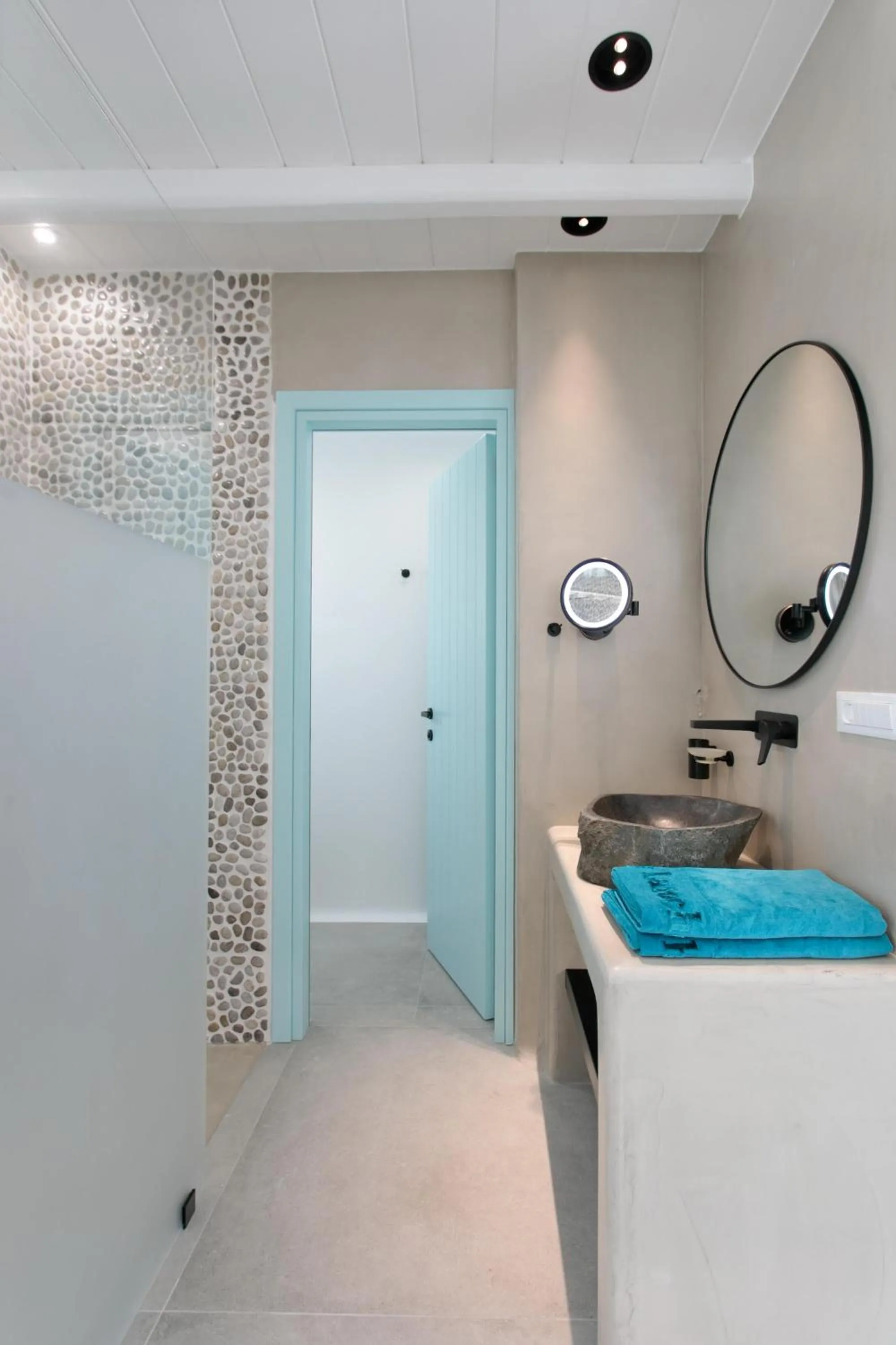 Bathroom in Majo Suites Hotel