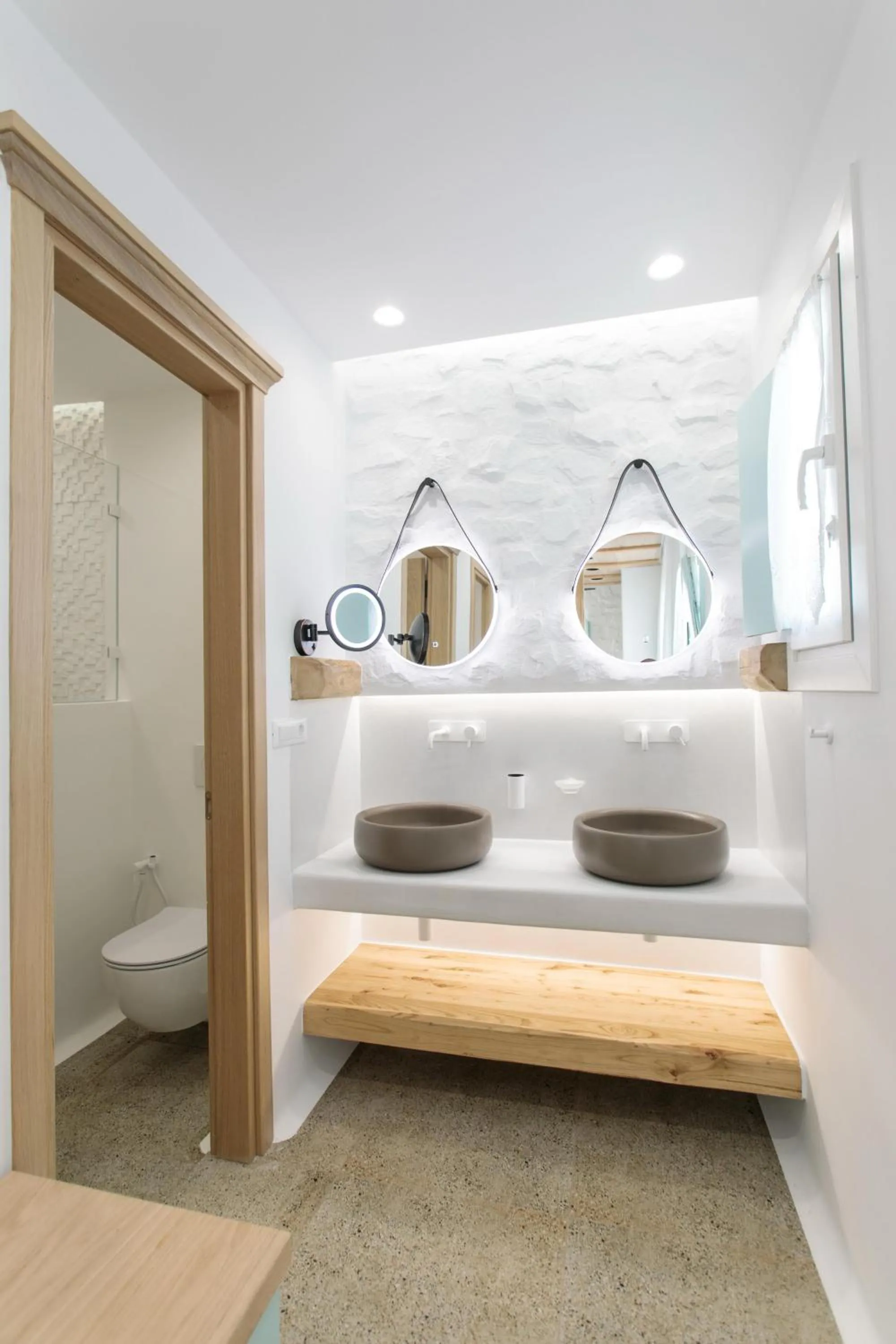 Bathroom in Majo Suites Hotel