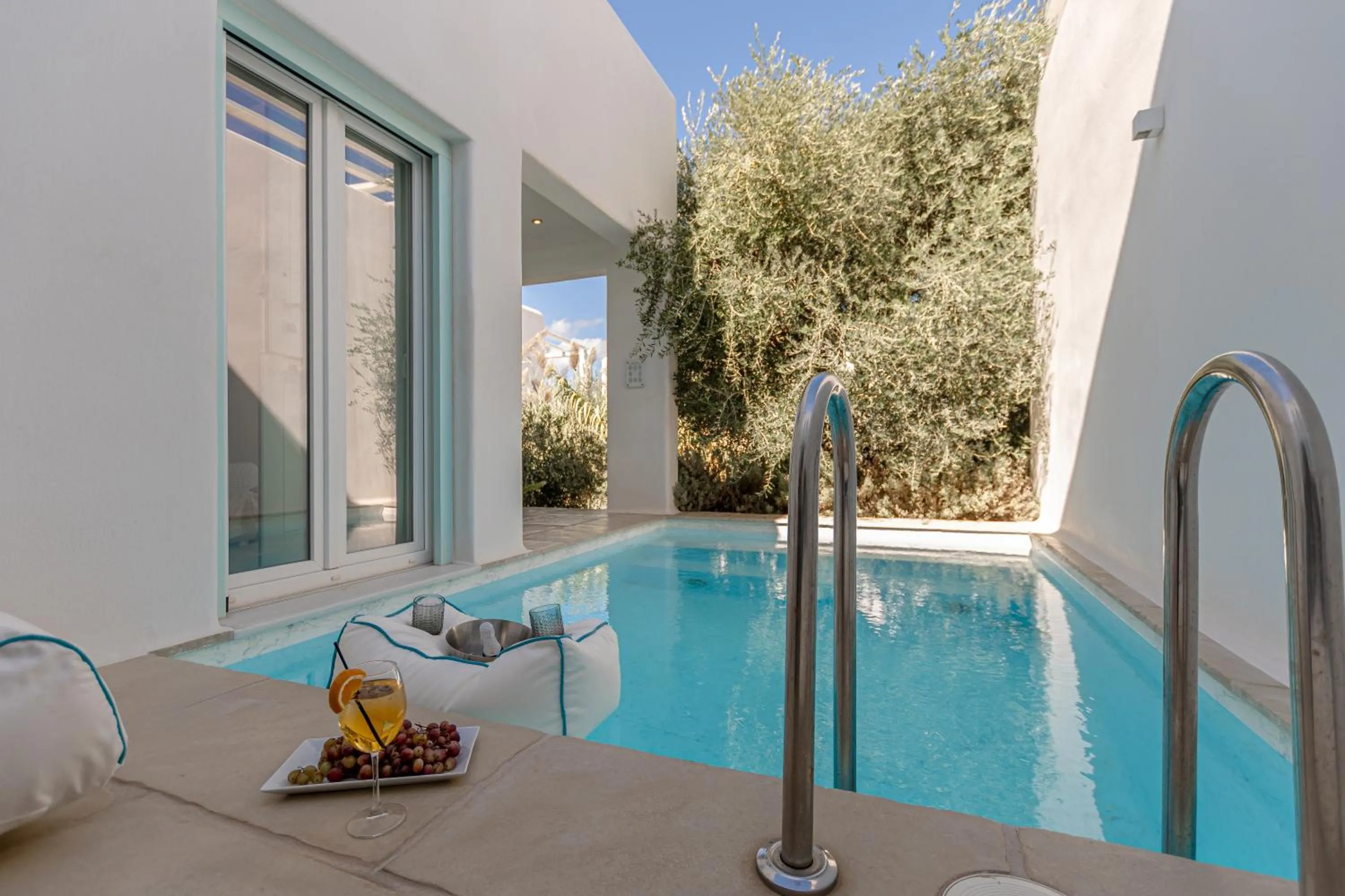 Property building in Majo Suites Hotel