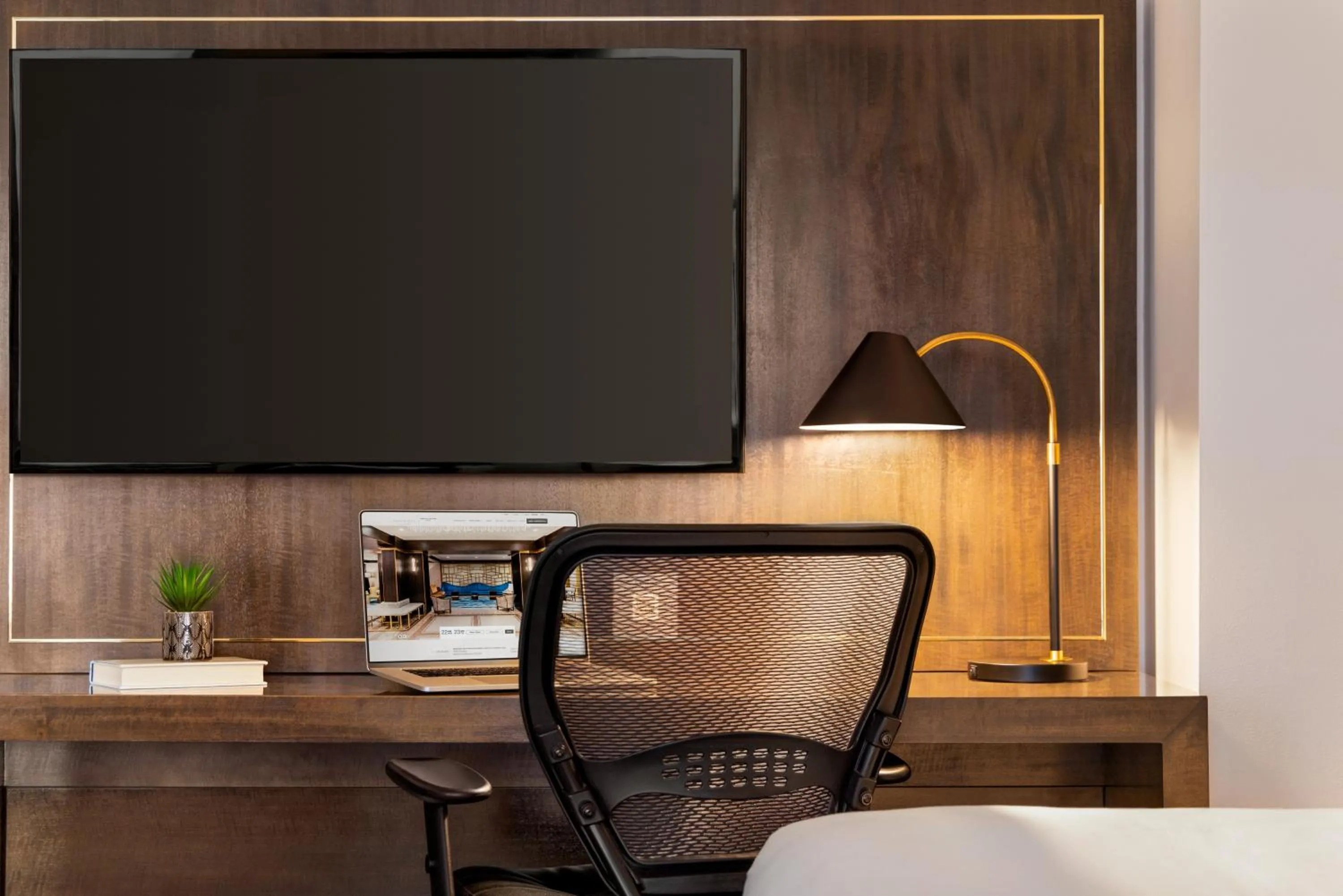 TV and multimedia in Martinique New York on Broadway, Curio Collection by Hilton