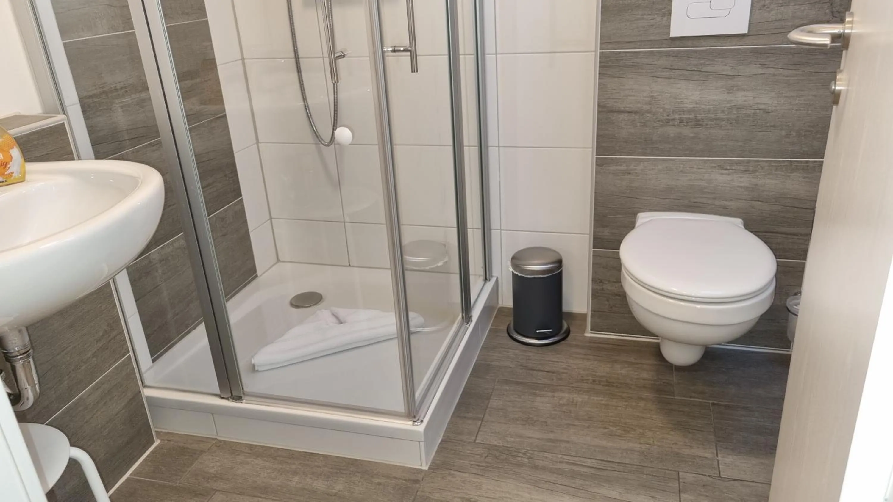 Bathroom in Pension Likedeeler