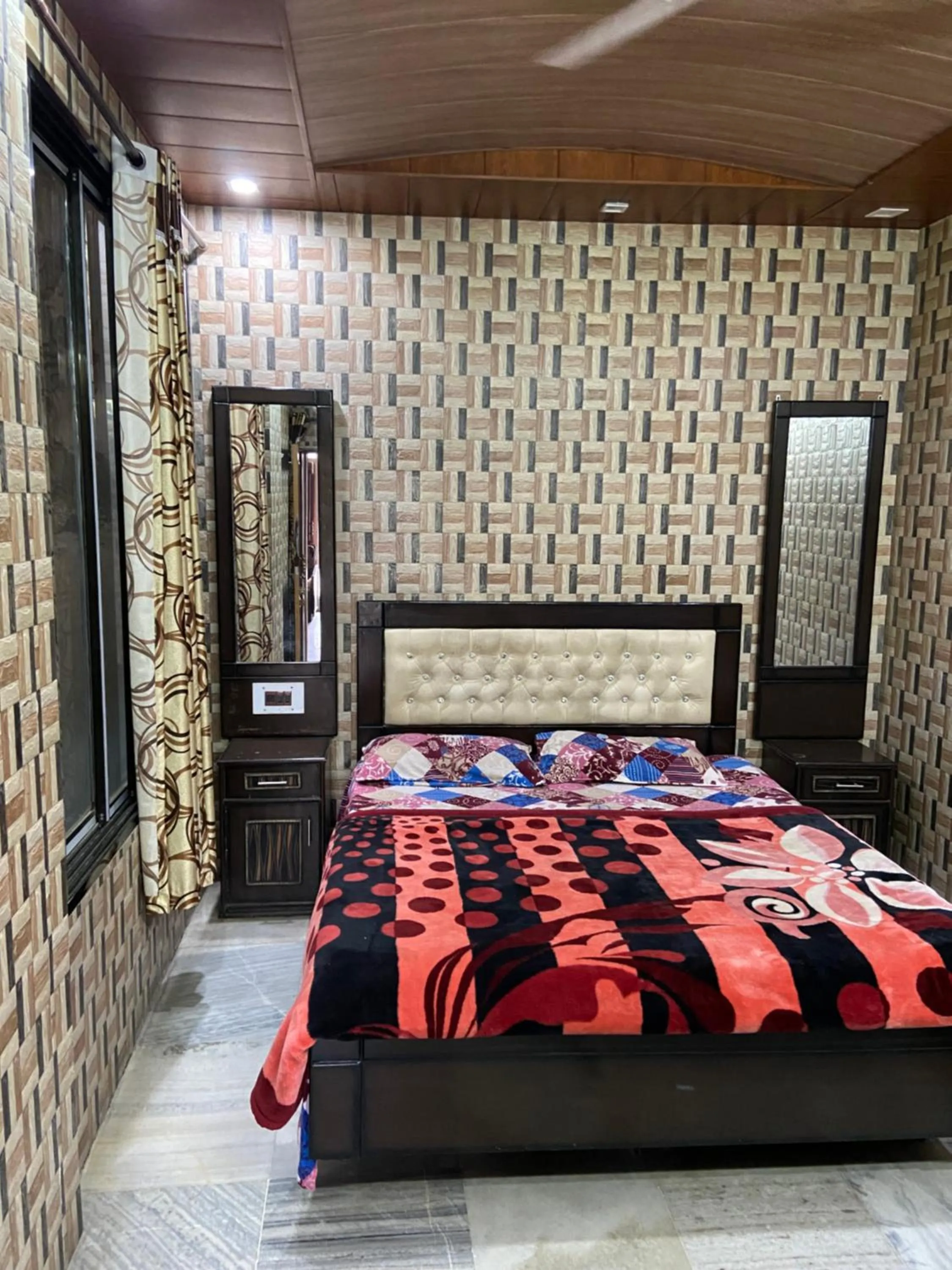 Bed in Hotel Tip Top