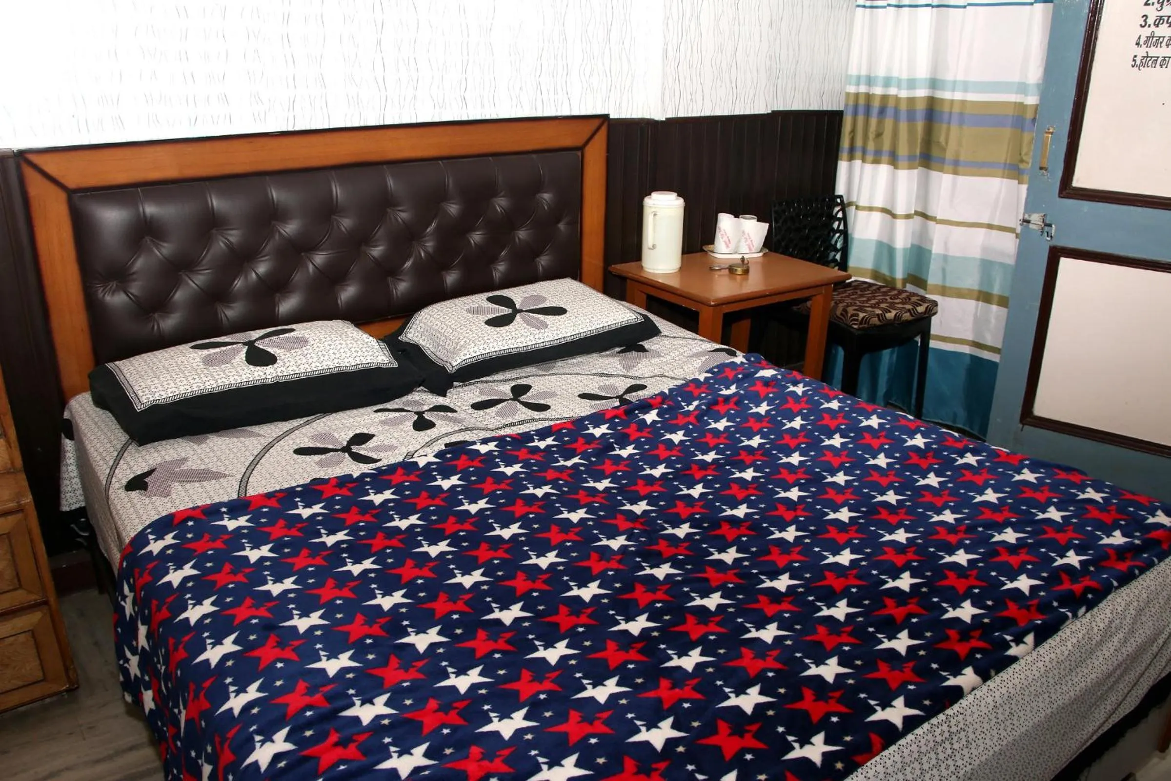 Bed in Hotel Tip Top